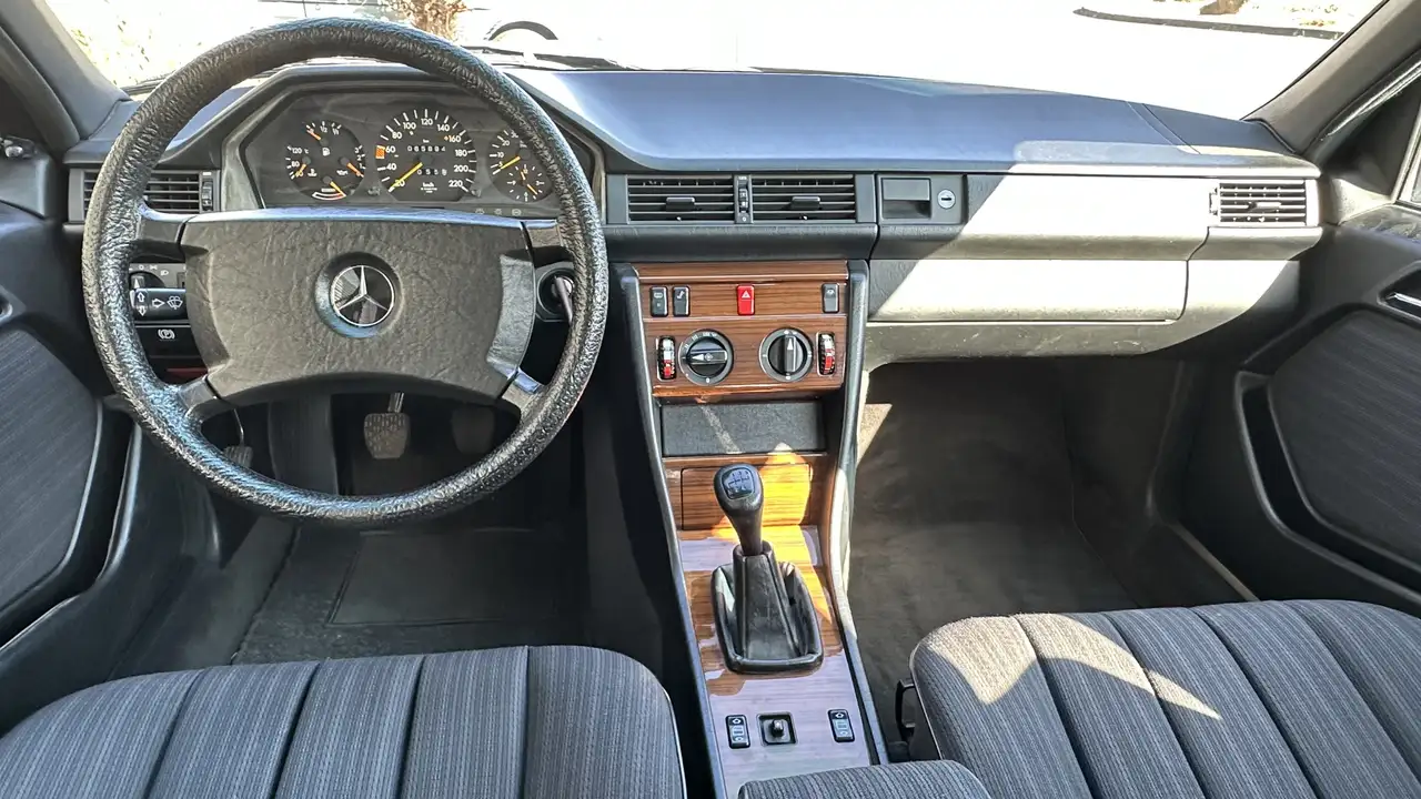 Mercedes-Benz E 200 W124, erst 65.000 km Top Zustand, ungeschweißt, foto 9