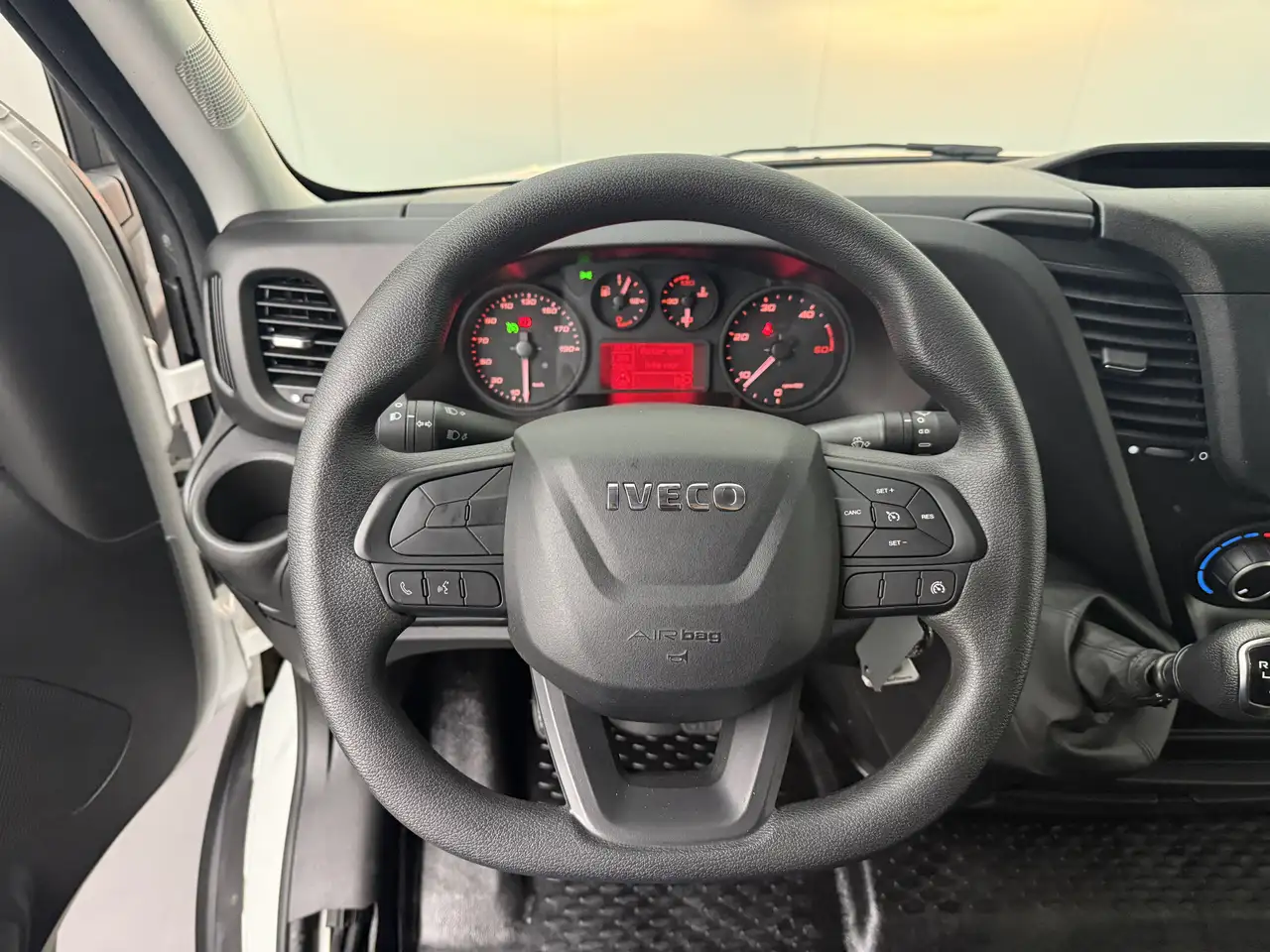 Iveco Daily 2024 — фото 14