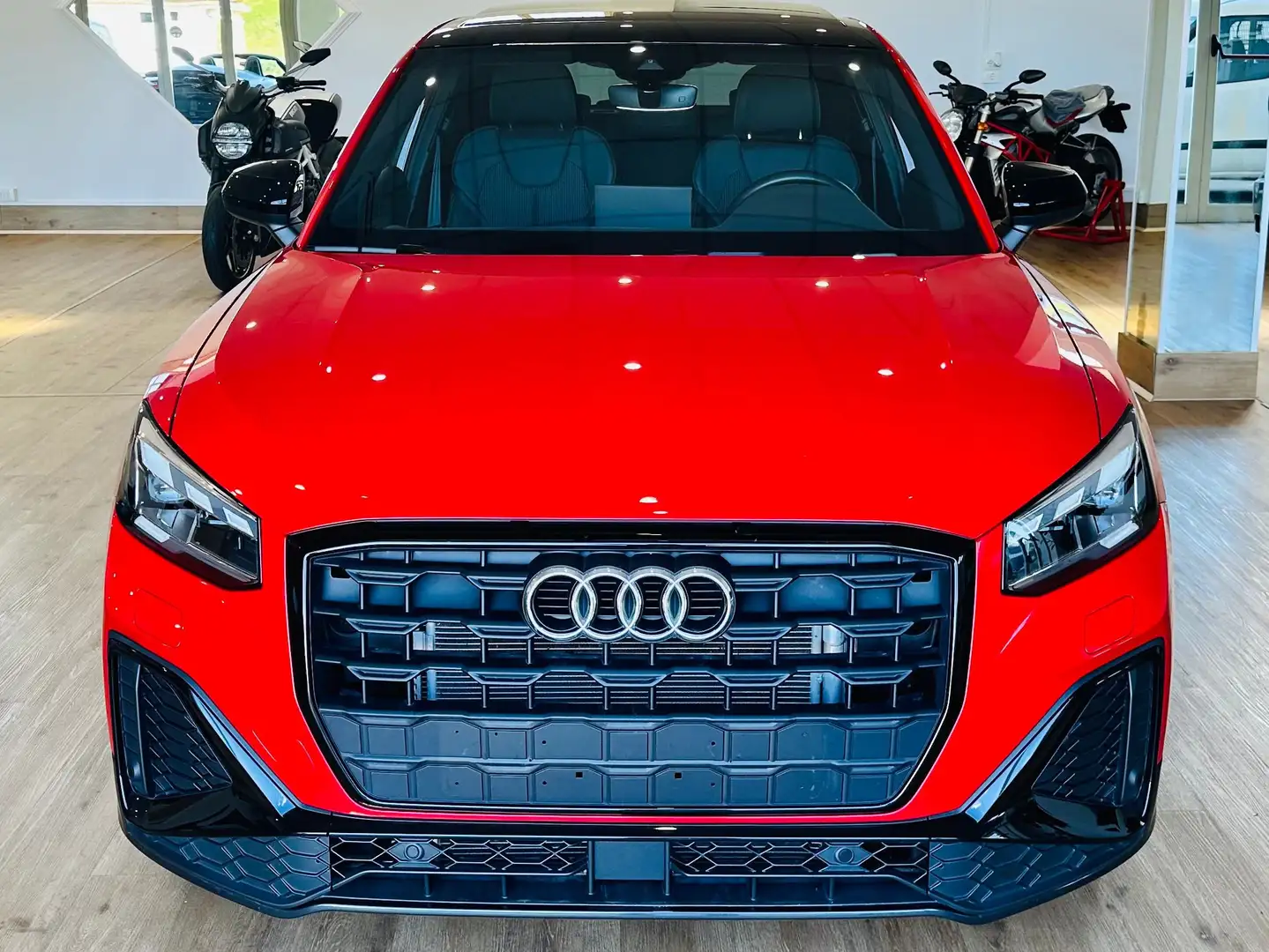 Audi Q2 35 Tfsi identity Black S-Line plus Rojo - 2