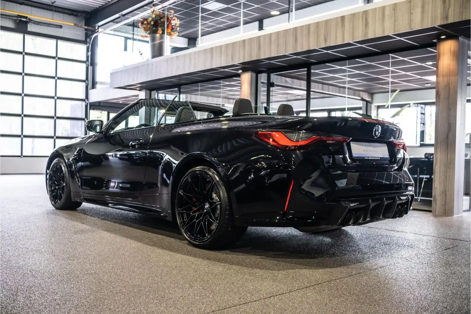 BMW M4 4-serie Cabrio Competition xDrive | Carbon pakket Zwart - 2