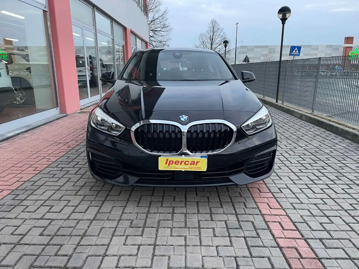 BMW 118 d 5p. Business Advantage Zwart - 1