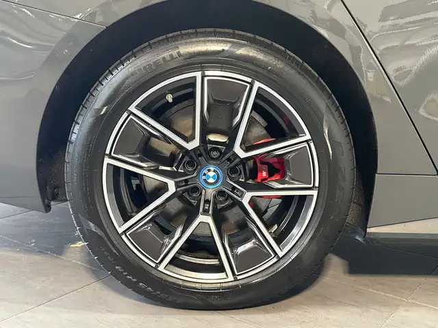 BMW I4 view 3