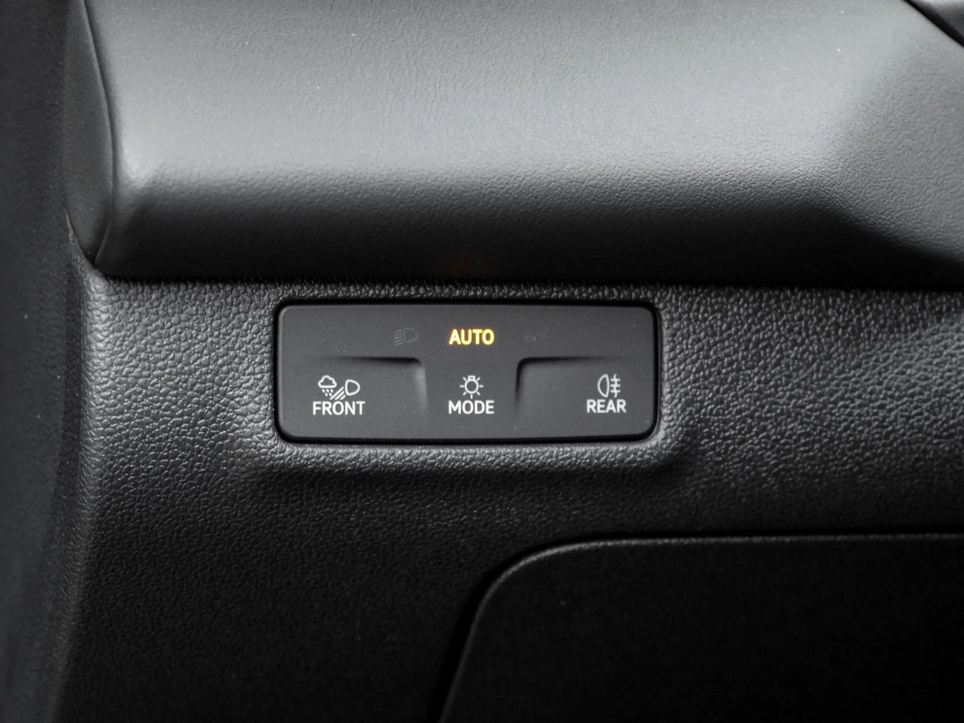 Volkswagen T-Roc Style 1.5 eTSI DSG LED+ Navi AHK ACC 18" Massag... — photo 14