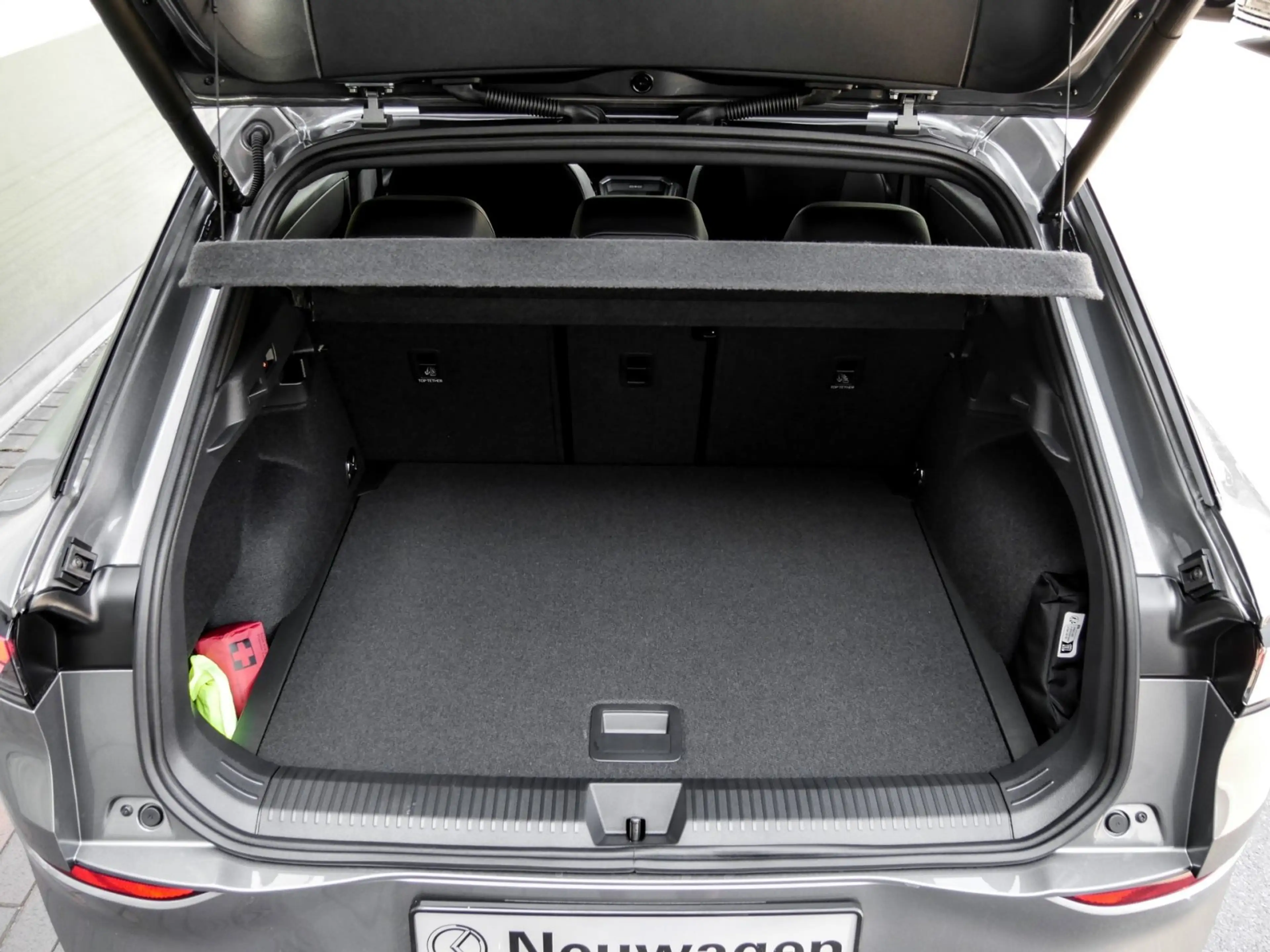 Volkswagen T-Roc Style 1.5 eTSI DSG LED+ Navi AHK ACC 18" Massag... — photo 12