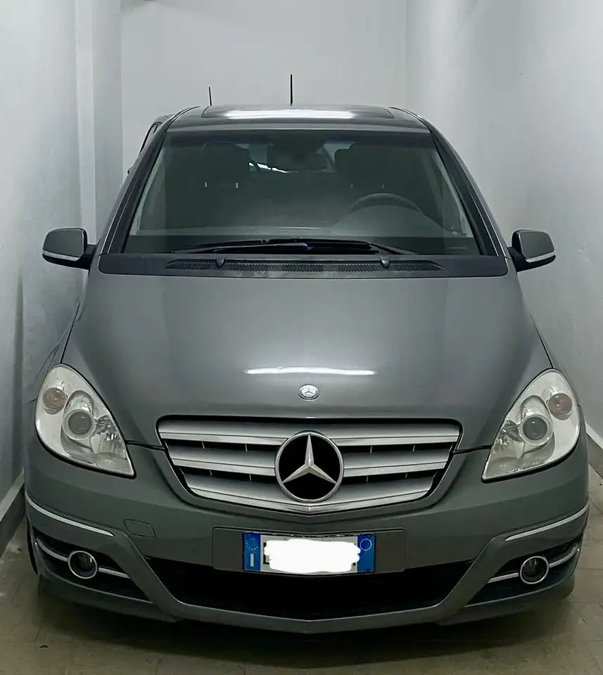 Mercedes-Benz B 200