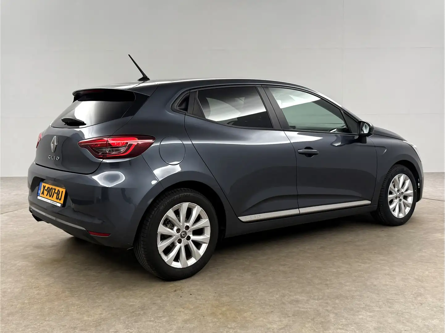 Renault Clio 1.0 TCE Intens Clima Carplay LED Cruise Navi PDC 1 Grijs - 2