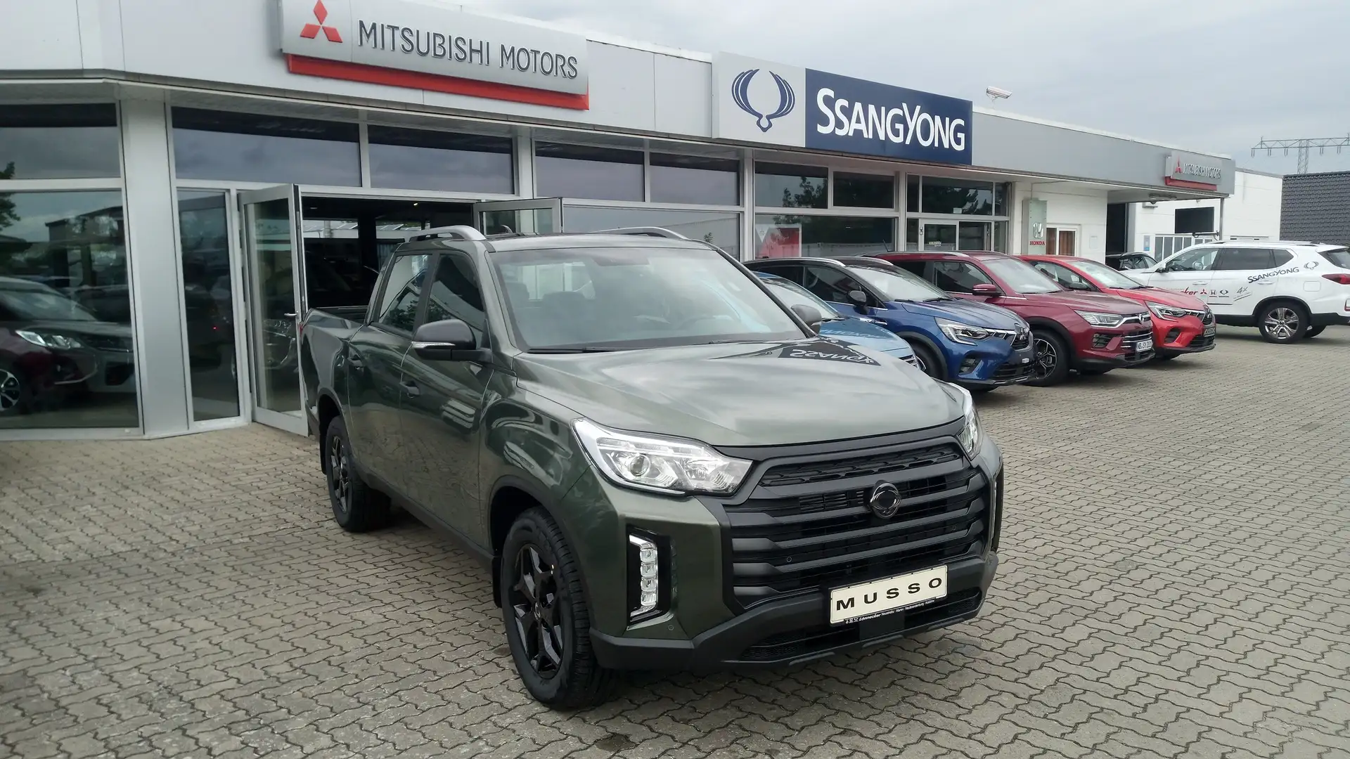 SsangYong Musso Grand 4WD Autm. Black-Line Groen - 1