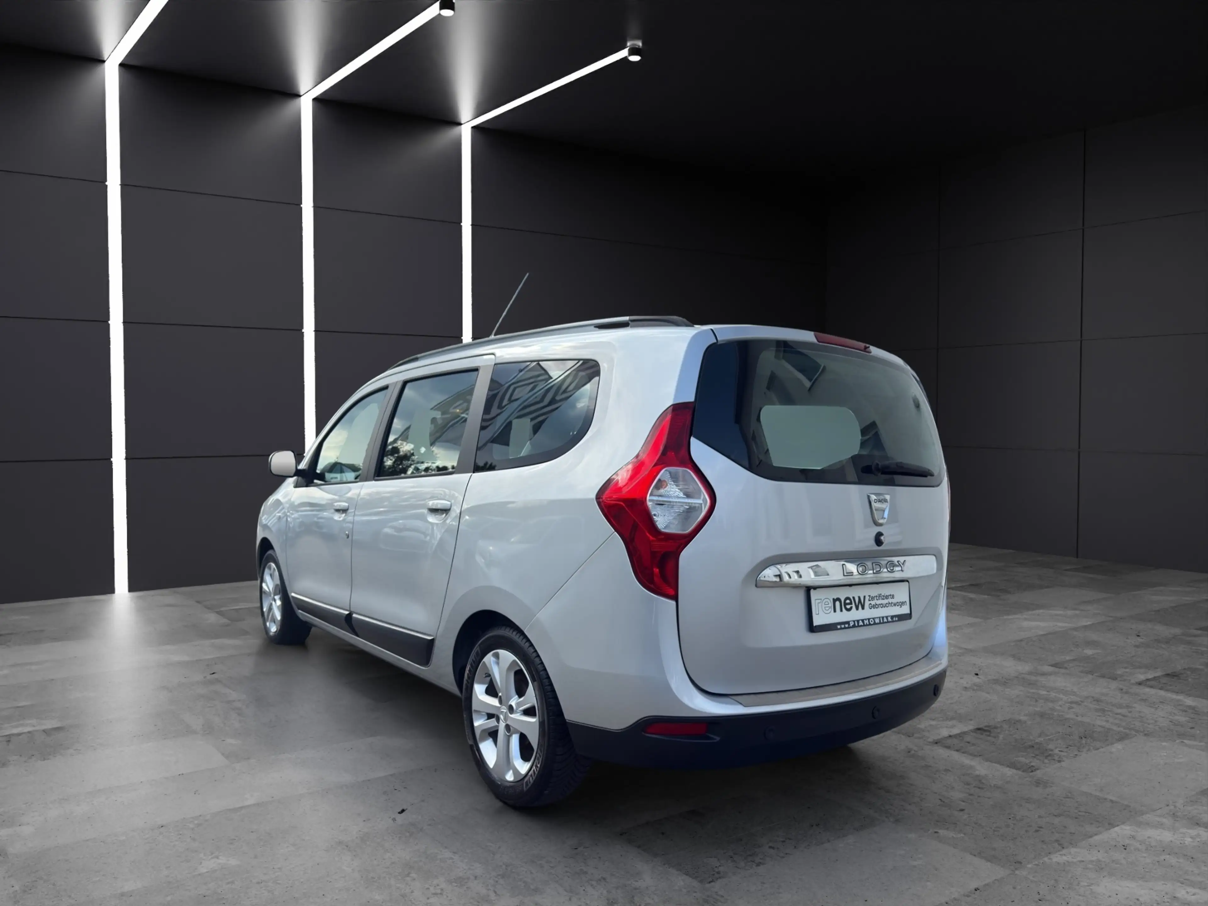 Dacia Lodgy Prestige TCe 115 5-Sitzer Navi Standheizung Rückfahrkamera Leder Klimaanlage — photo 2