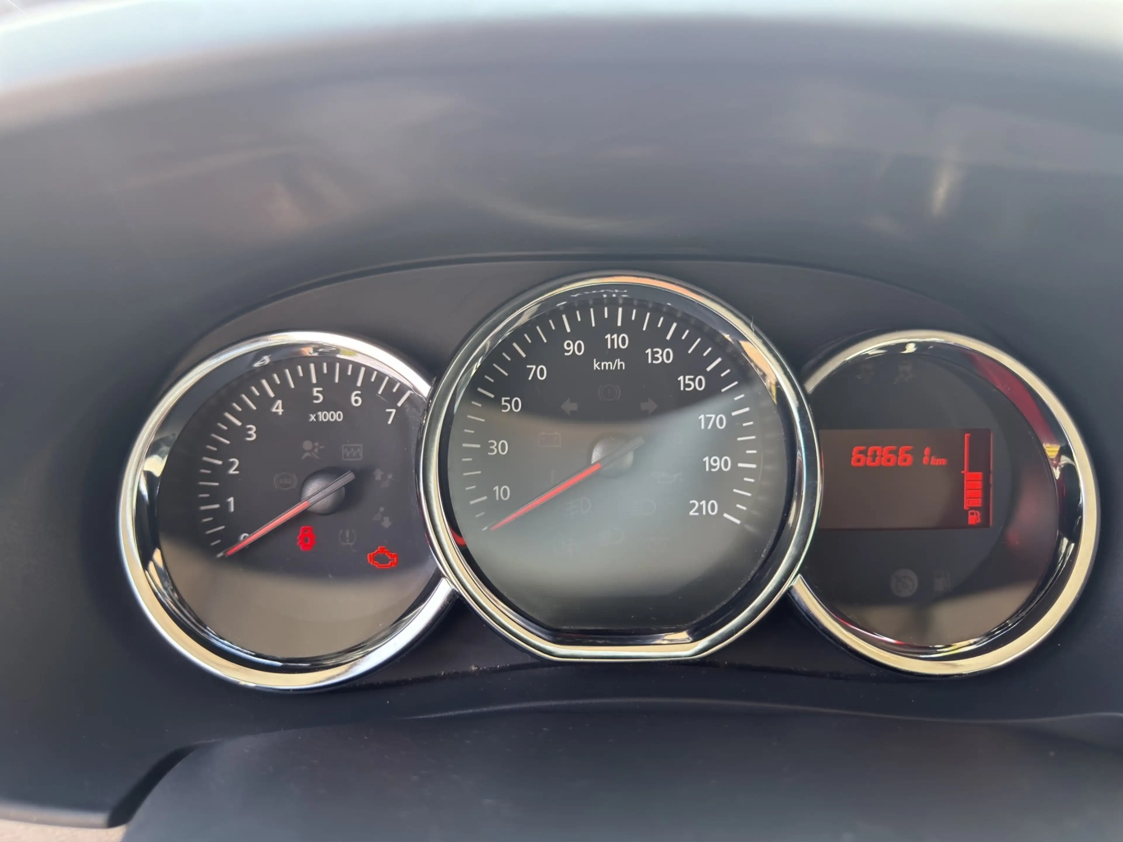 Dacia Lodgy Prestige TCe 115 5-Sitzer Navi Standheizung Rückfahrkamera Leder Klimaanlage — photo 15
