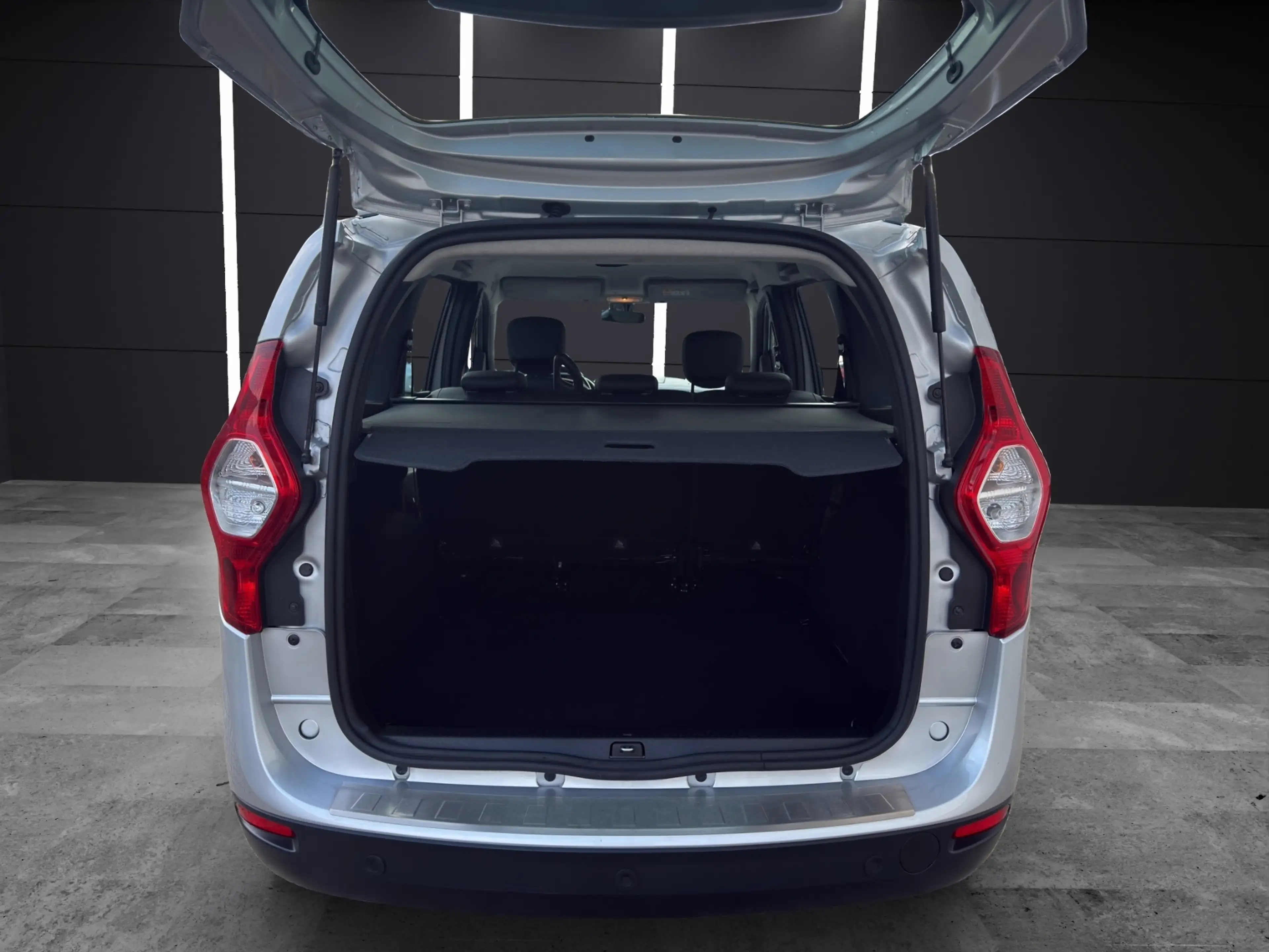 Dacia Lodgy Prestige TCe 115 5-Sitzer Navi Standheizung Rückfahrkamera Leder Klimaanlage — photo 8