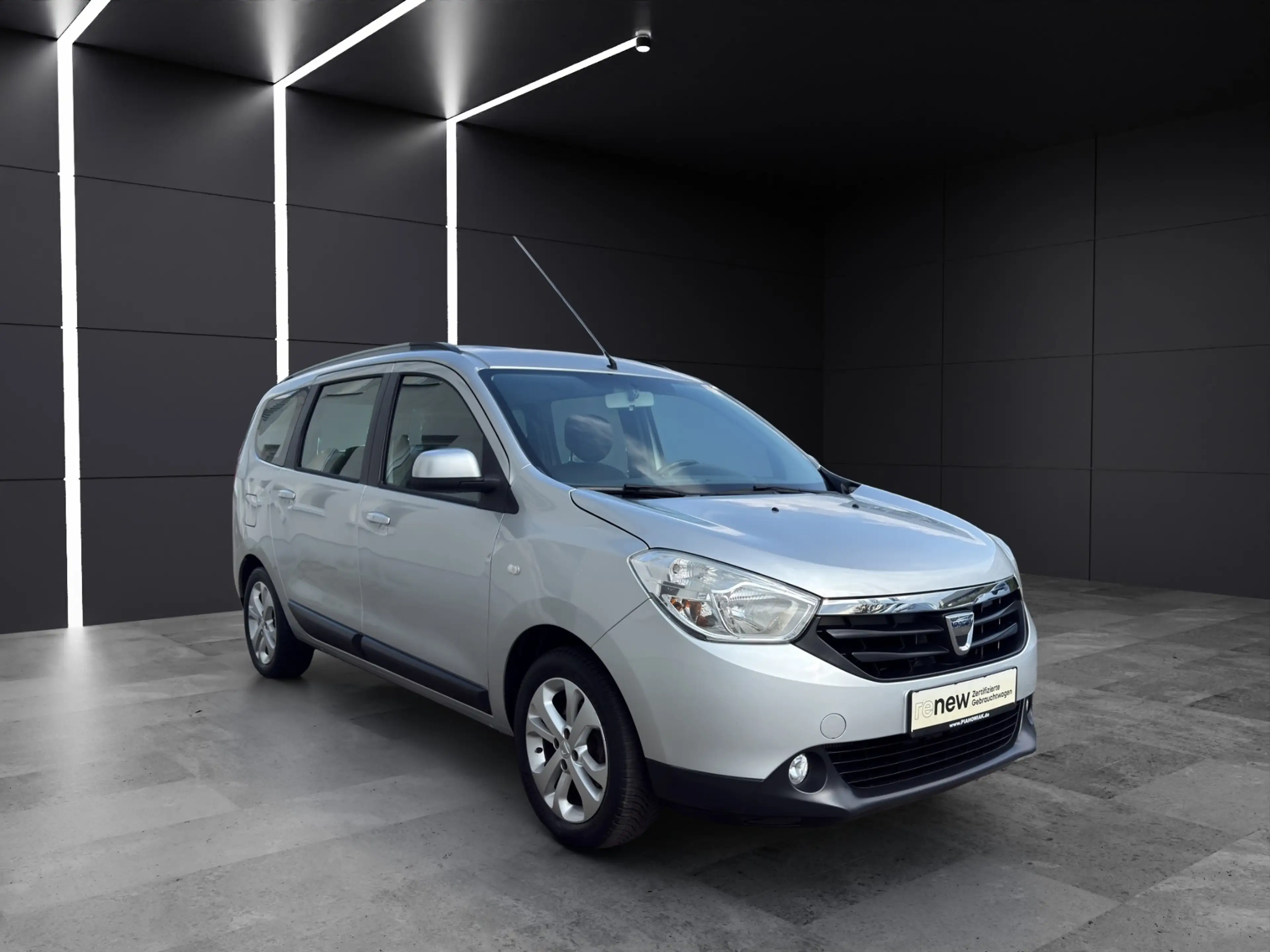 Dacia Lodgy Prestige TCe 115 5-Sitzer Navi Standheizung Rückfahrkamera Leder Klimaanlage — photo 4