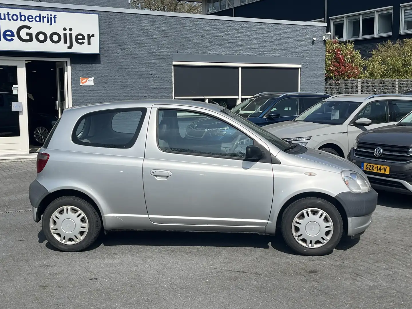 Toyota Yaris 1.0-16V VVT-i Terra | APK 4-2026 | Gris - 2