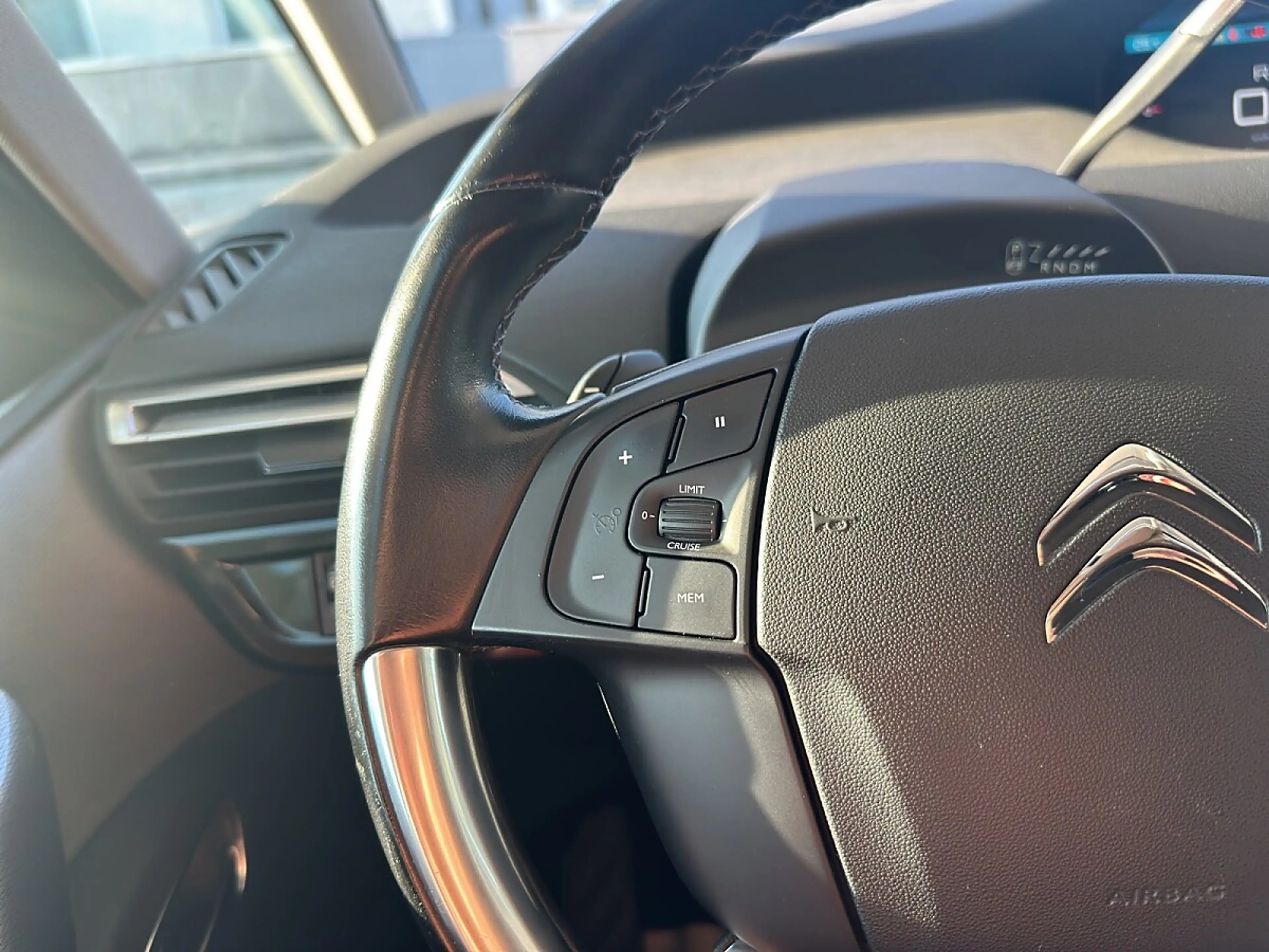 Citroen Grand C4 Picasso PureTech 130 S&S EAT6 Shine — photo 11