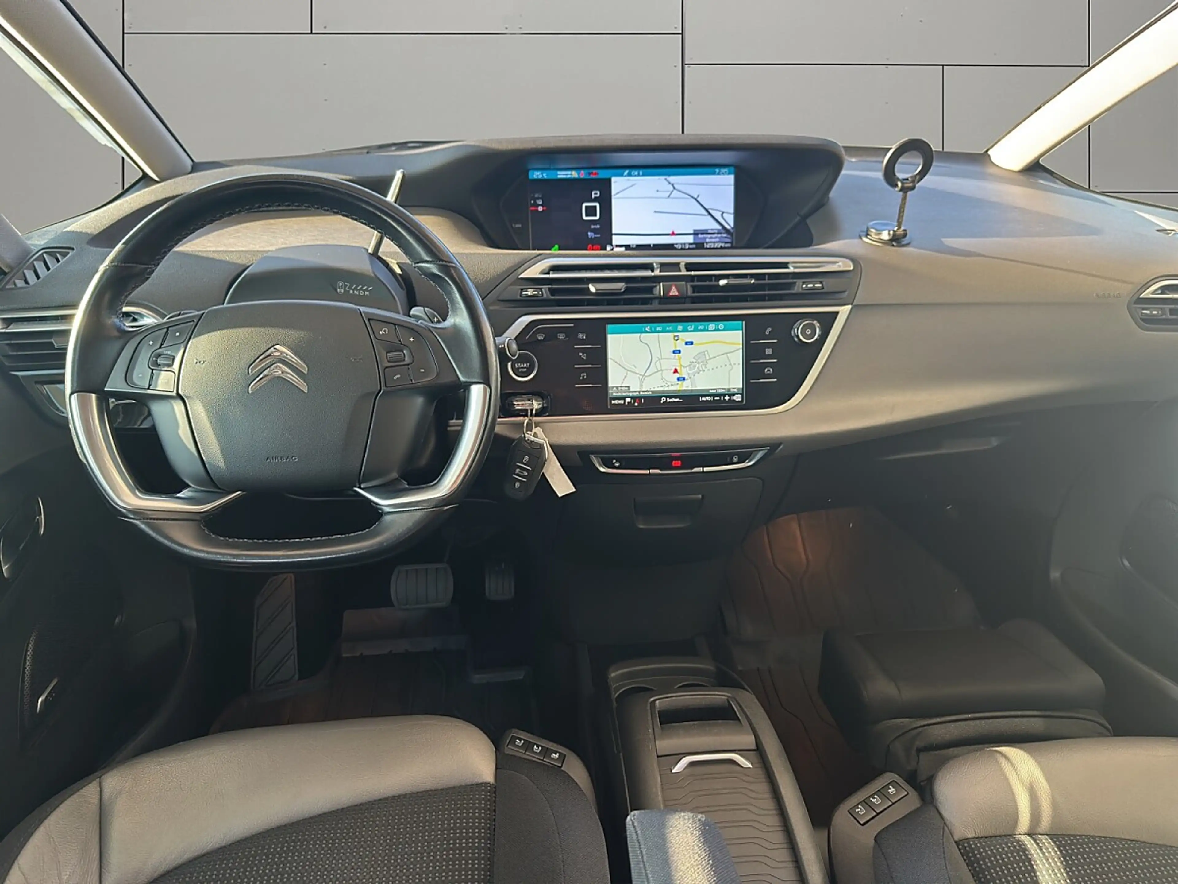 Citroen Grand C4 Picasso PureTech 130 S&S EAT6 Shine — photo 8