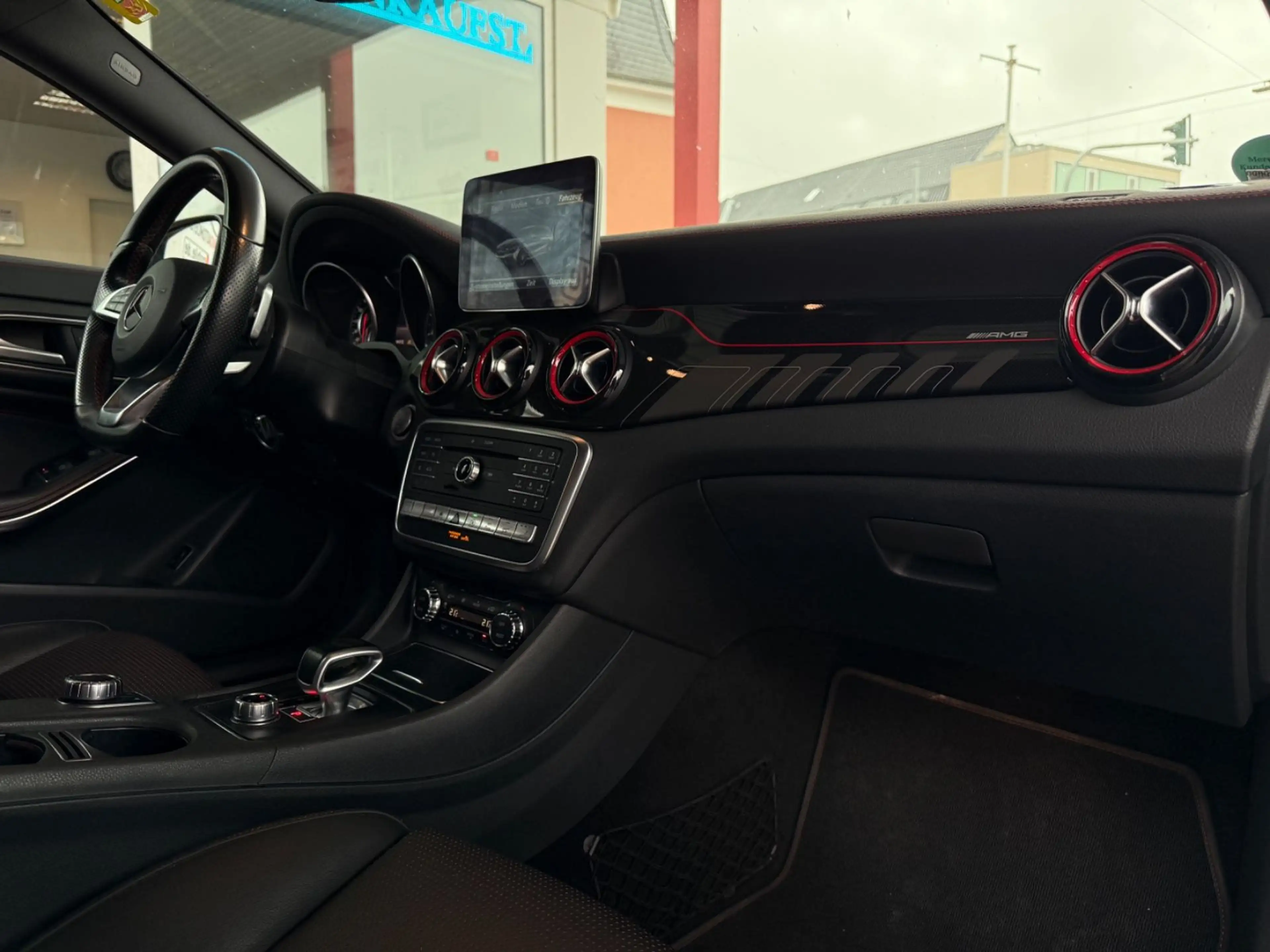 Mercedes-Benz CLA 45 AMG 4Matic/NIGHT/PERFORMEN — photo 11