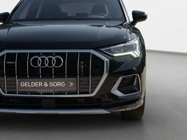 Audi Q3 view 12