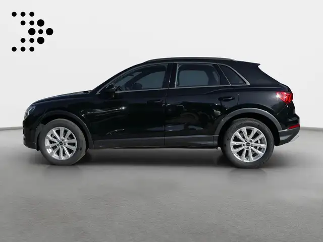 Audi Q3 view 3