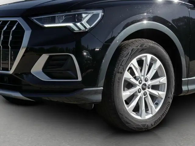 Audi Q3 view 13
