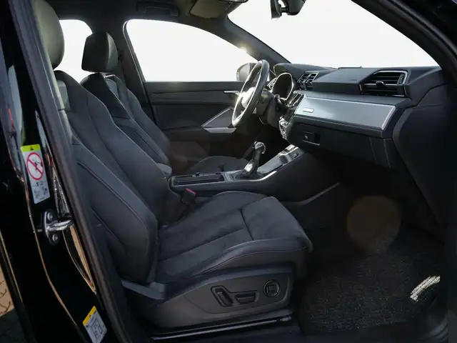 Audi Q3 view 4
