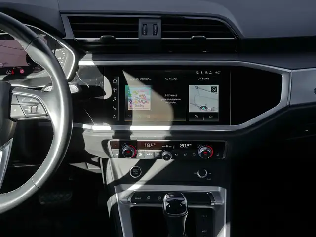 Audi Q3 view 6
