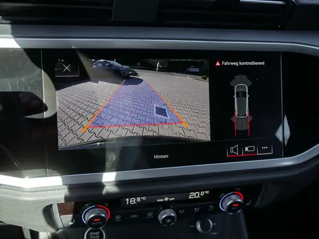 Audi Q3 view 15