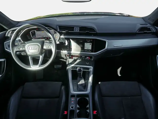 Audi Q3 view 5