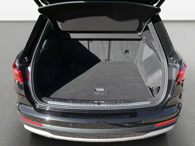 Audi Q3 view 11