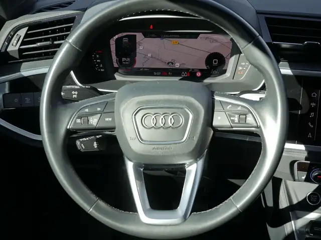Audi Q3 view 9