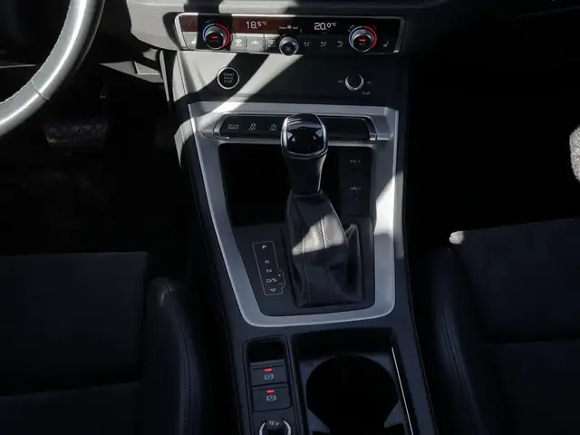 Audi Q3 view 7