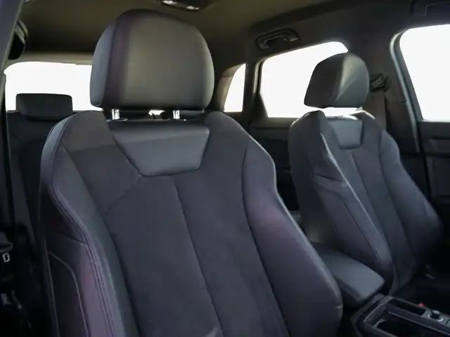 Audi Q3 view 10