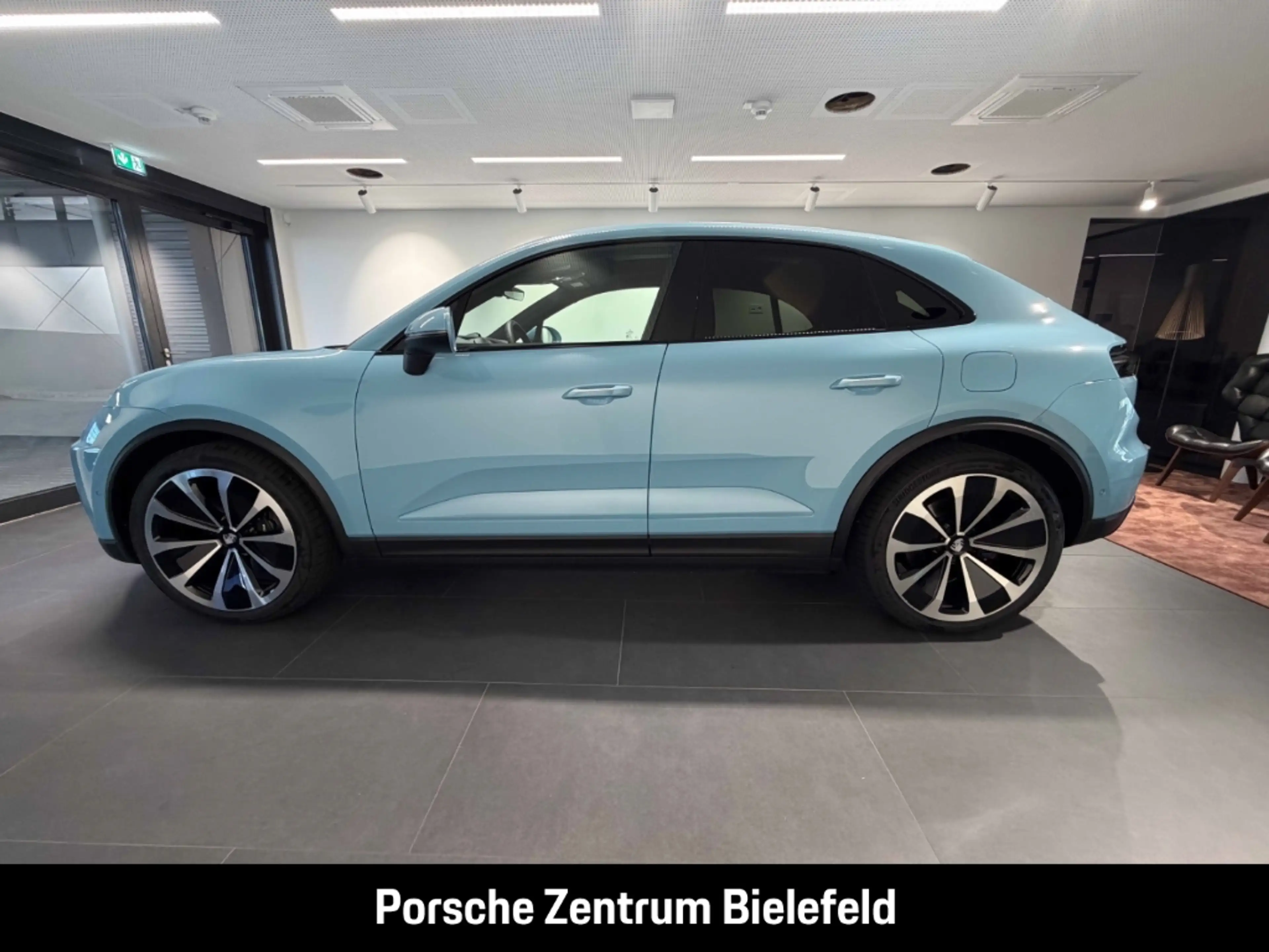 Porsche Macan 4 — photo 2