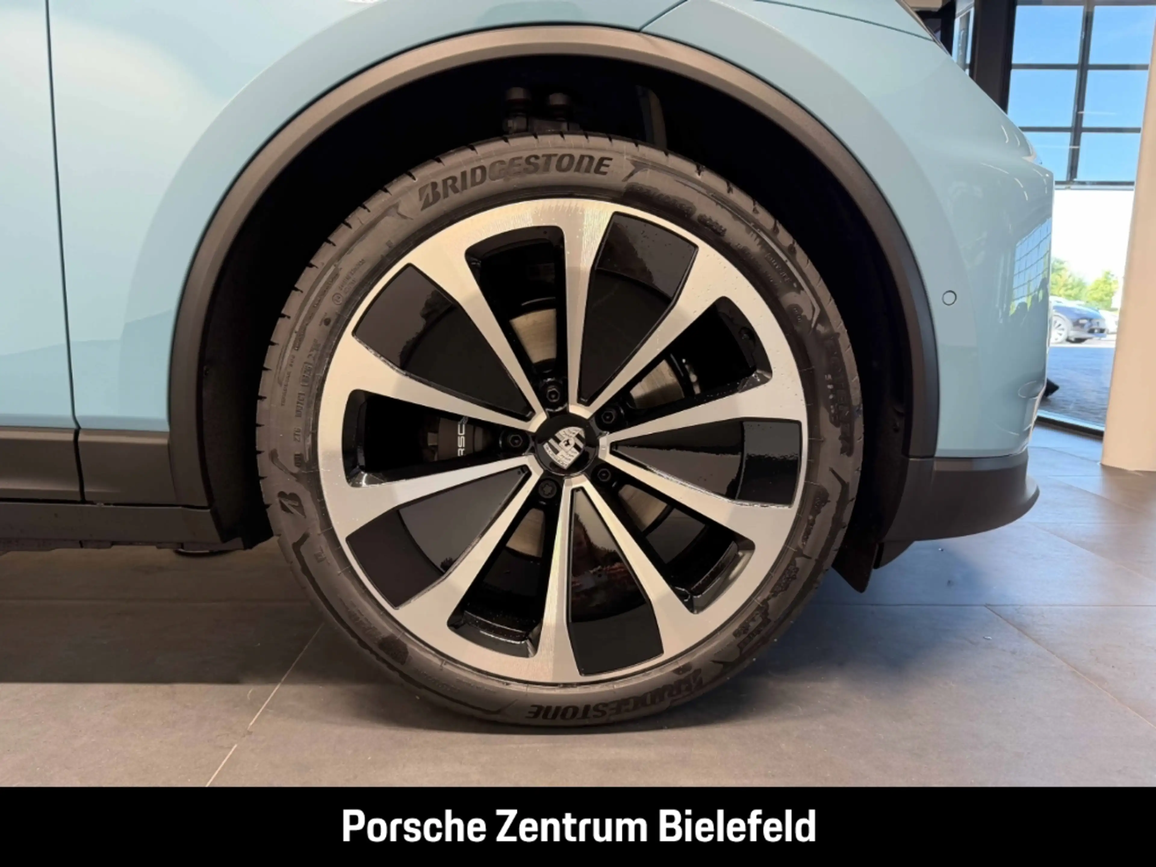 Porsche Macan 4 — photo 12
