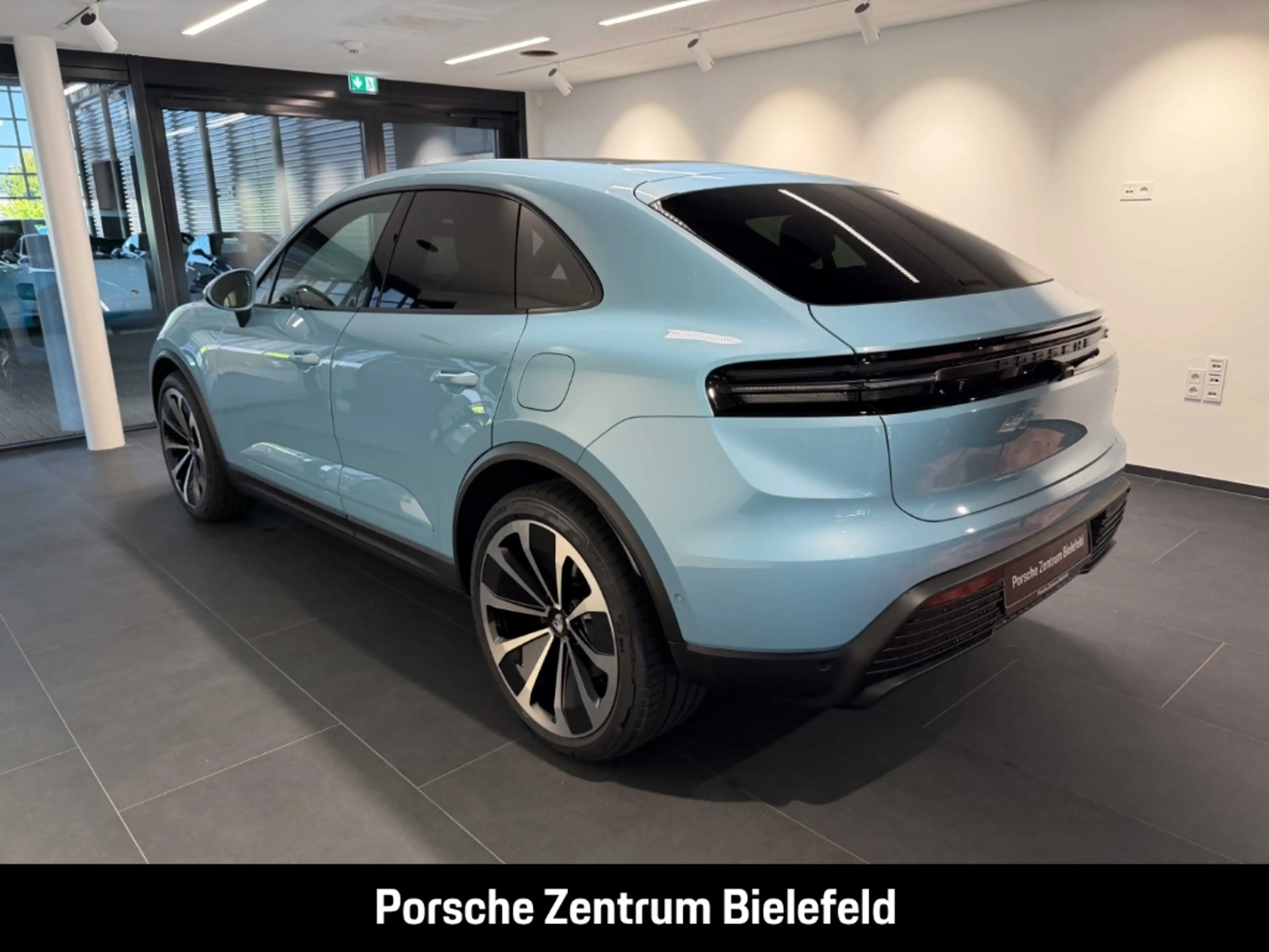 Porsche Macan 4 — photo 3