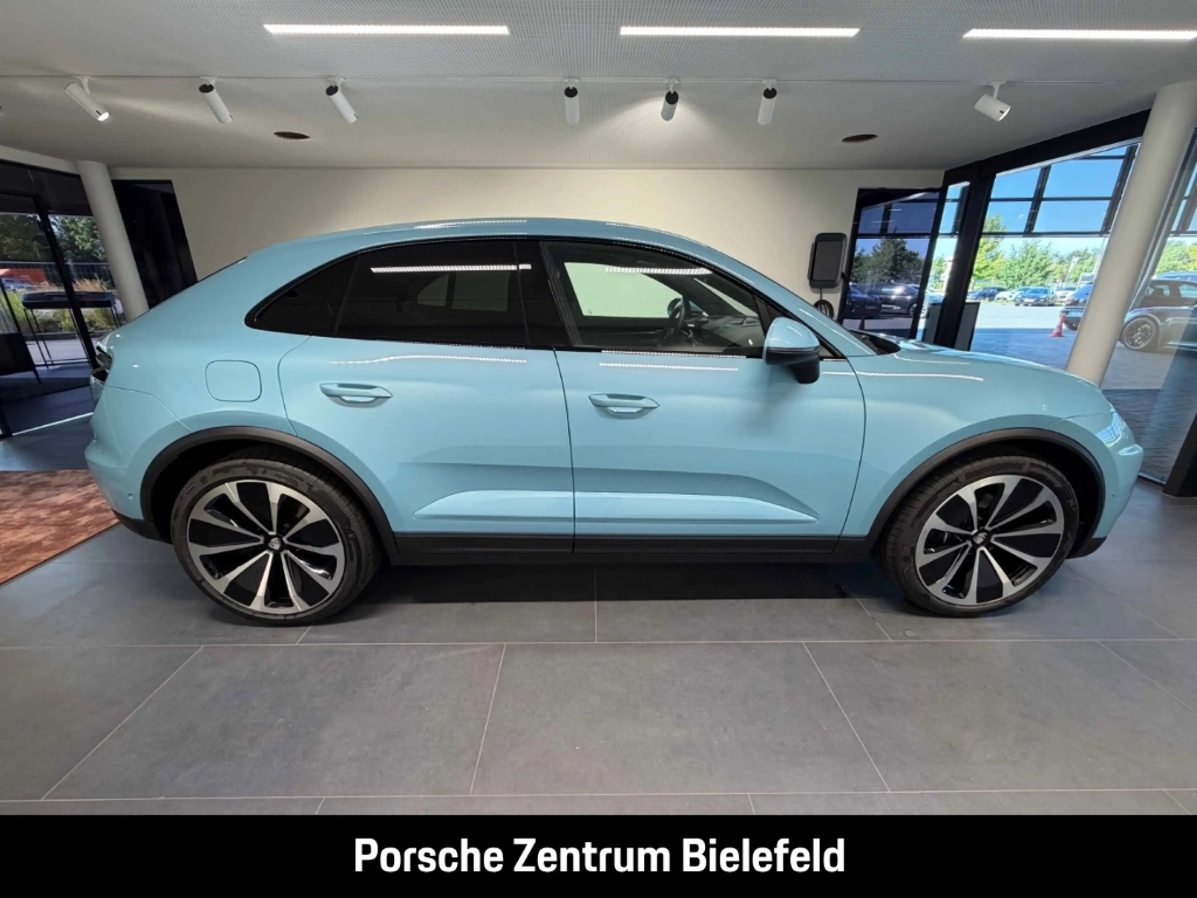 Porsche Macan 4 — photo 6