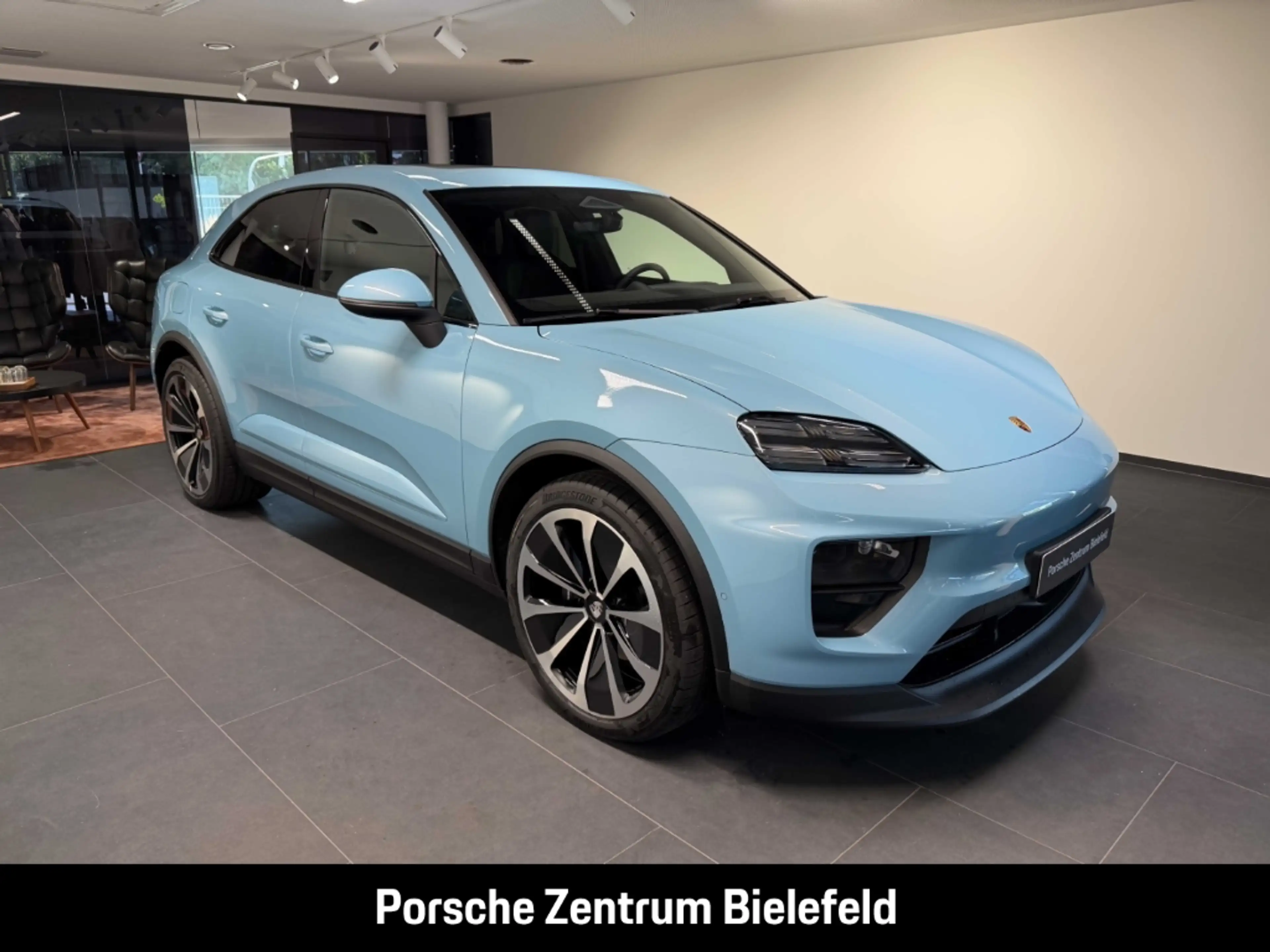 Porsche Macan 4 — photo 7