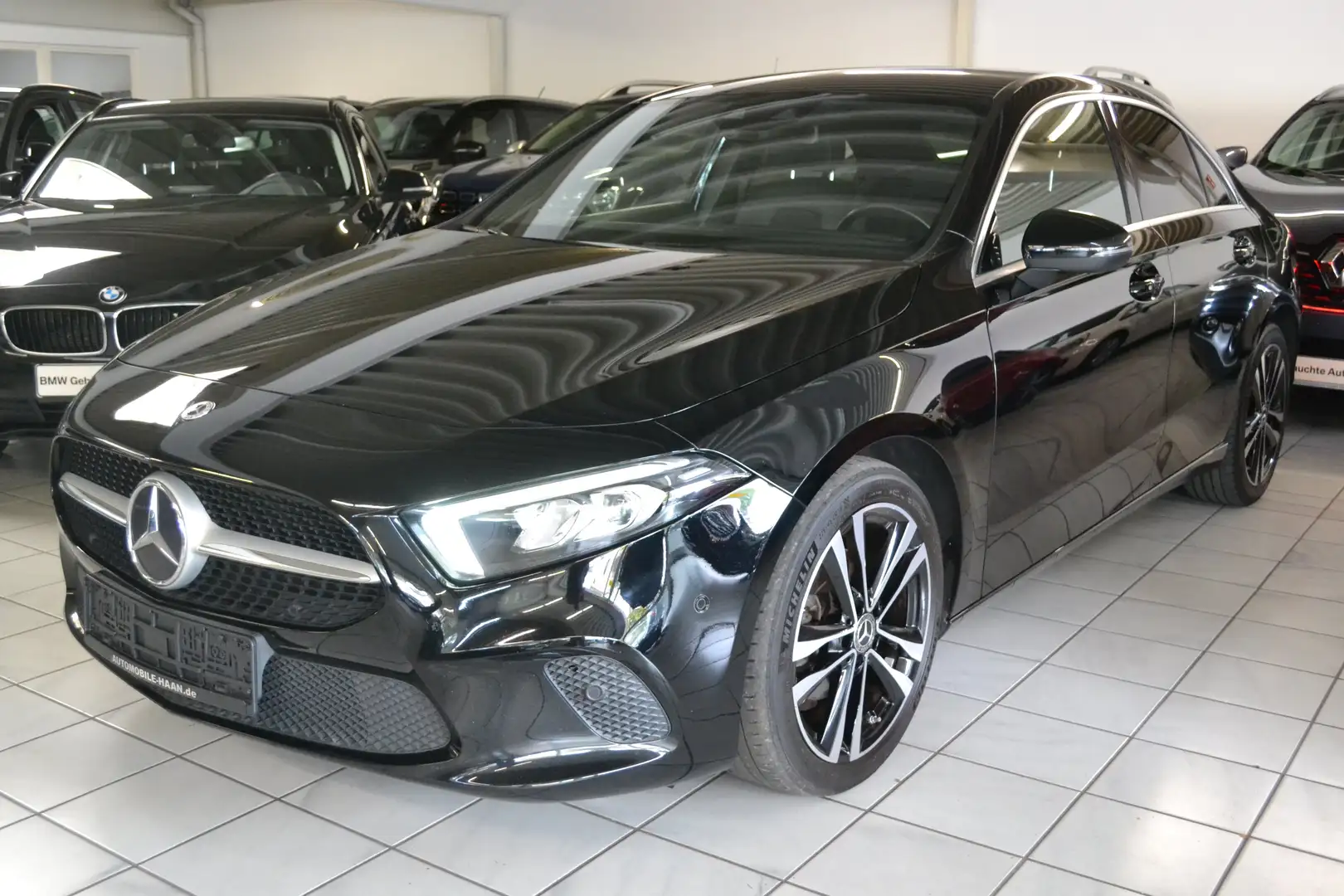 Mercedes-Benz A 180 D Lim. Edition AUTOMATIK*LED*KAMERA*T-LEDER*NAVIGA Zwart - 1