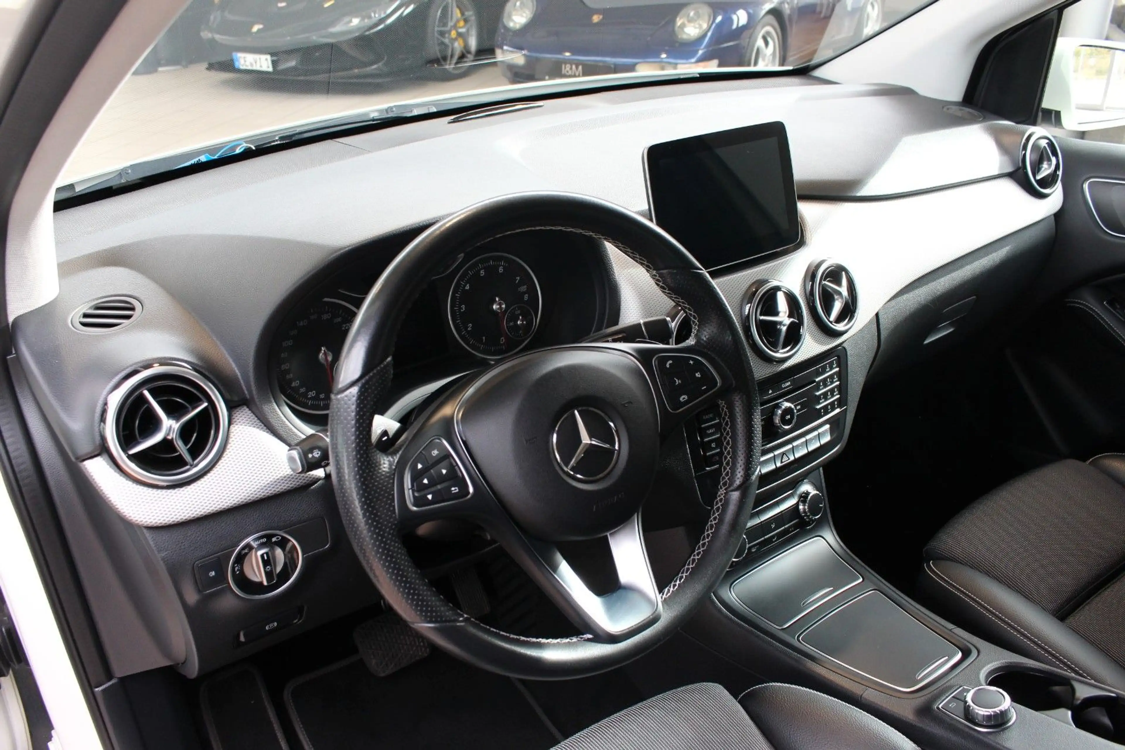 Mercedes-Benz B 220 4Matic+Cam+AHK+PDC+SHZ+CarPlay+Navi+ — photo 10