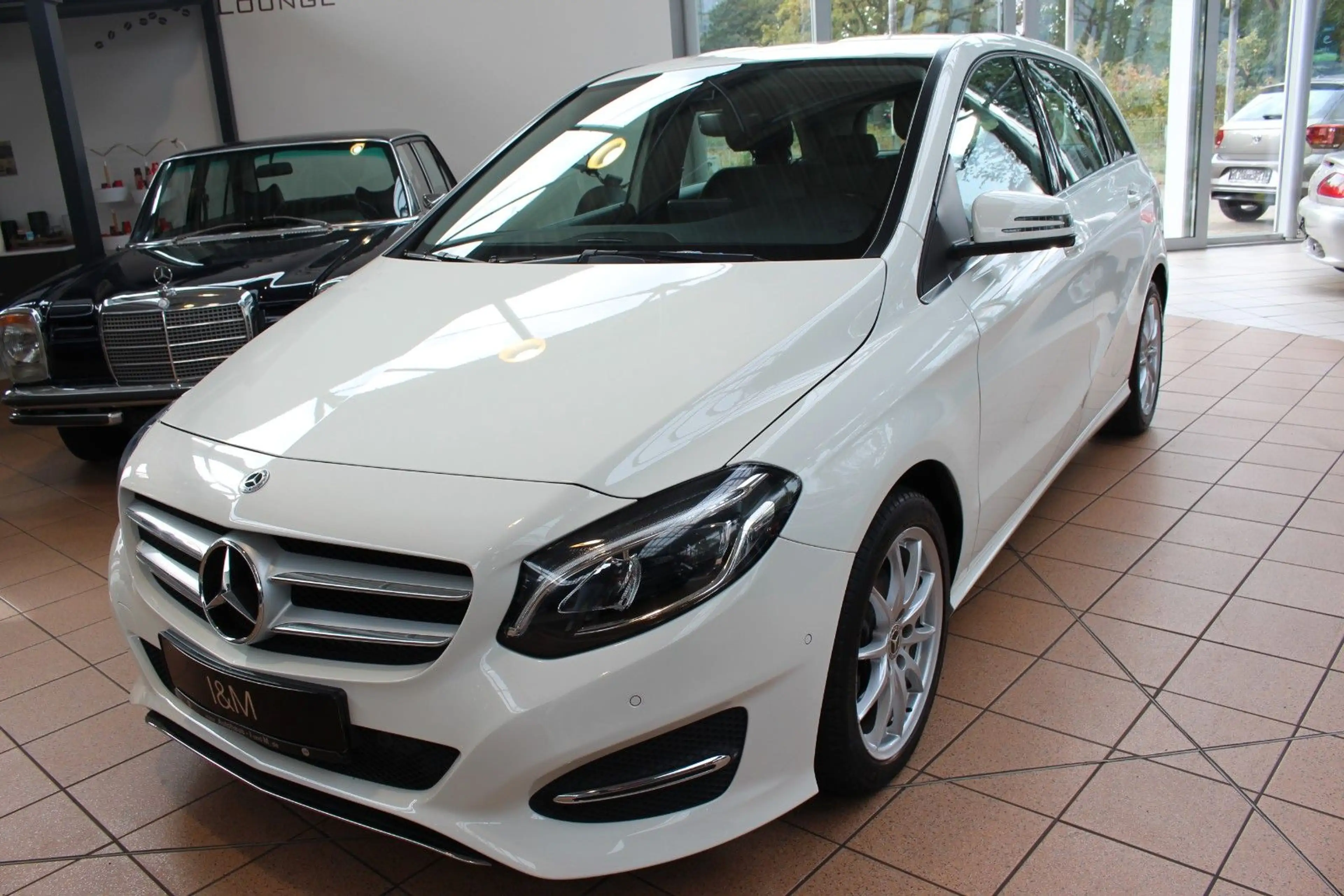 Mercedes-Benz B 220 4Matic+Cam+AHK+PDC+SHZ+CarPlay+Navi+ — photo 2
