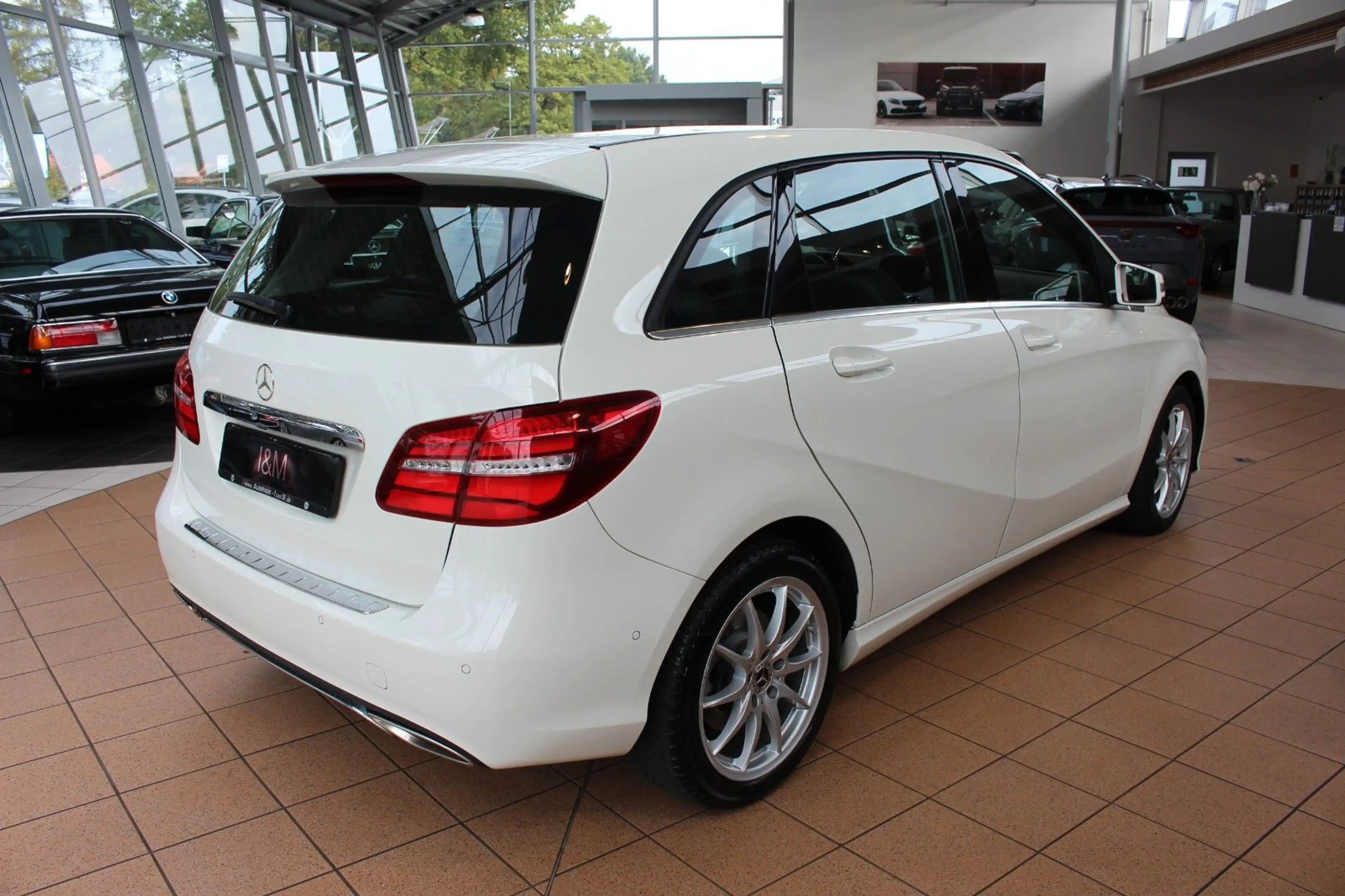 Mercedes-Benz B 220 4Matic+Cam+AHK+PDC+SHZ+CarPlay+Navi+ — photo 6