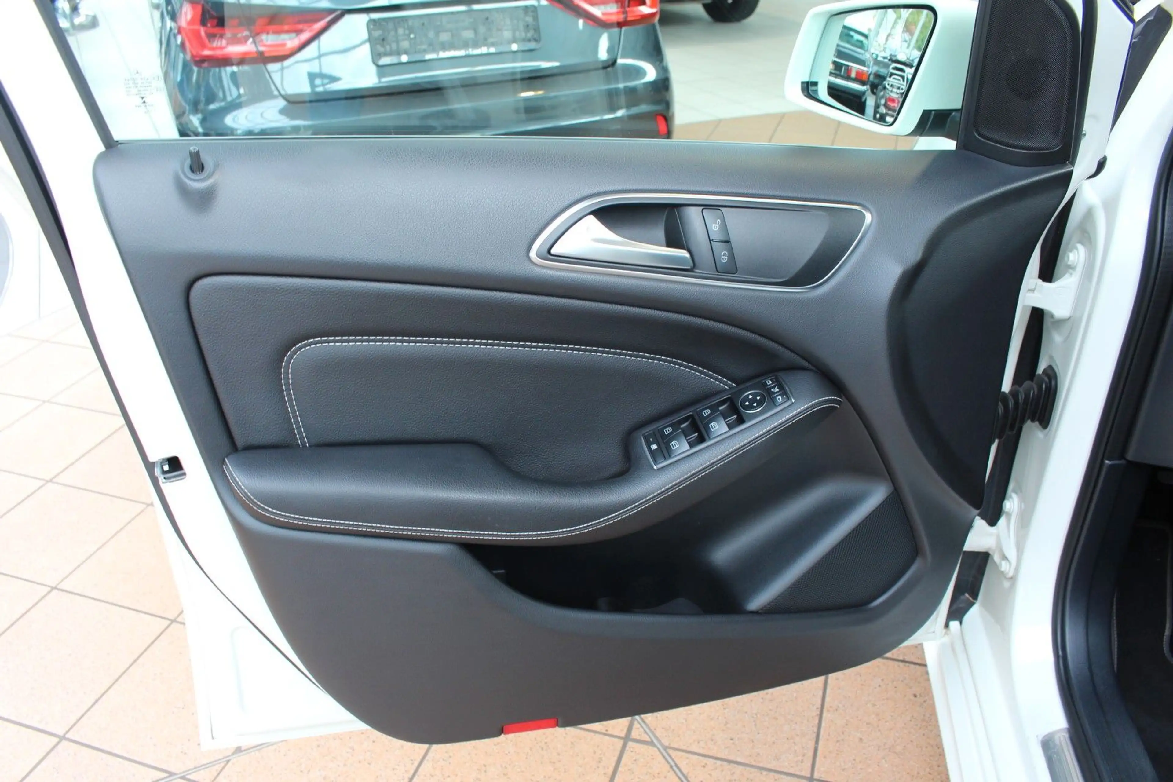 Mercedes-Benz B 220 4Matic+Cam+AHK+PDC+SHZ+CarPlay+Navi+ — photo 8