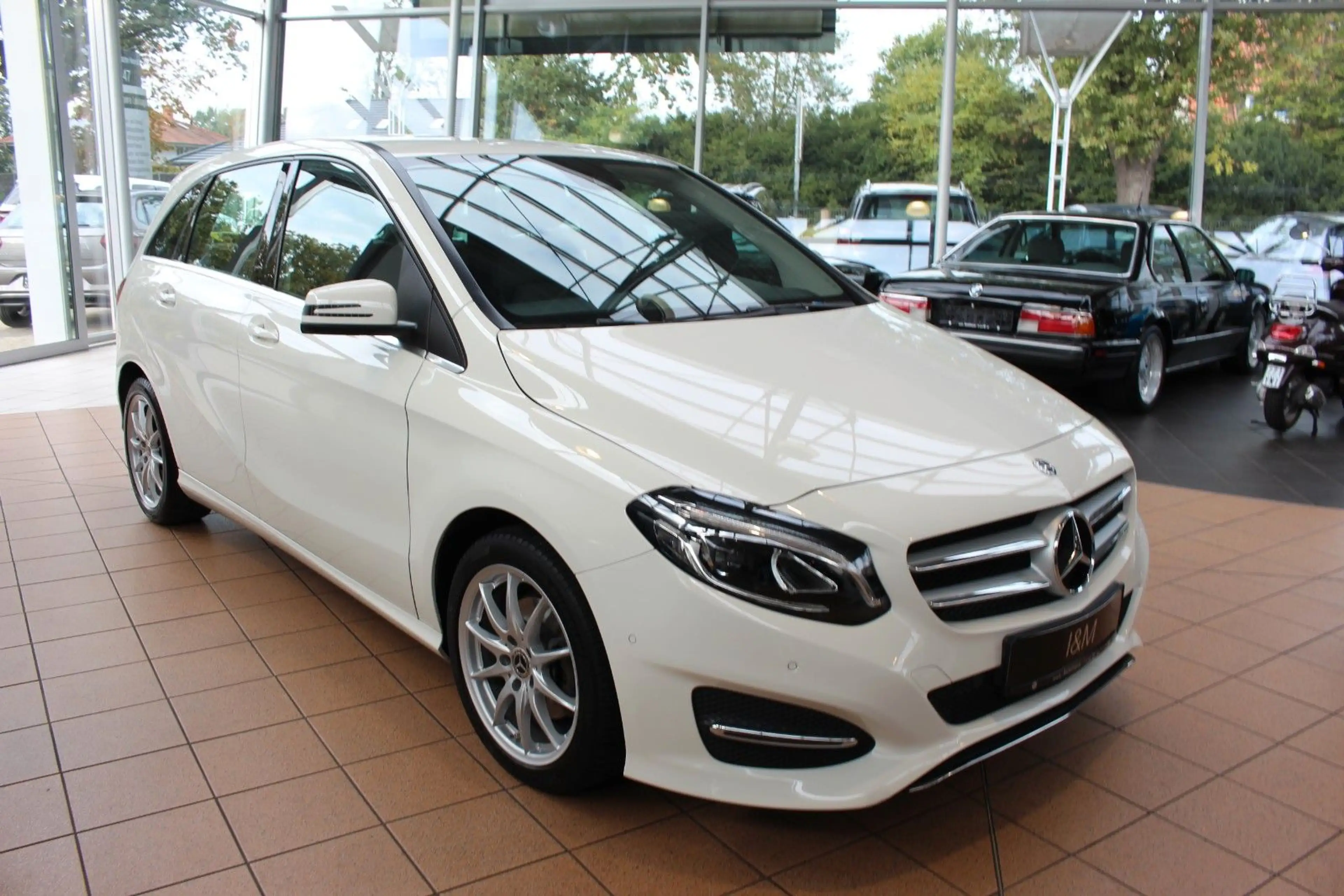 Mercedes-Benz B 220 4Matic+Cam+AHK+PDC+SHZ+CarPlay+Navi+ — photo 7