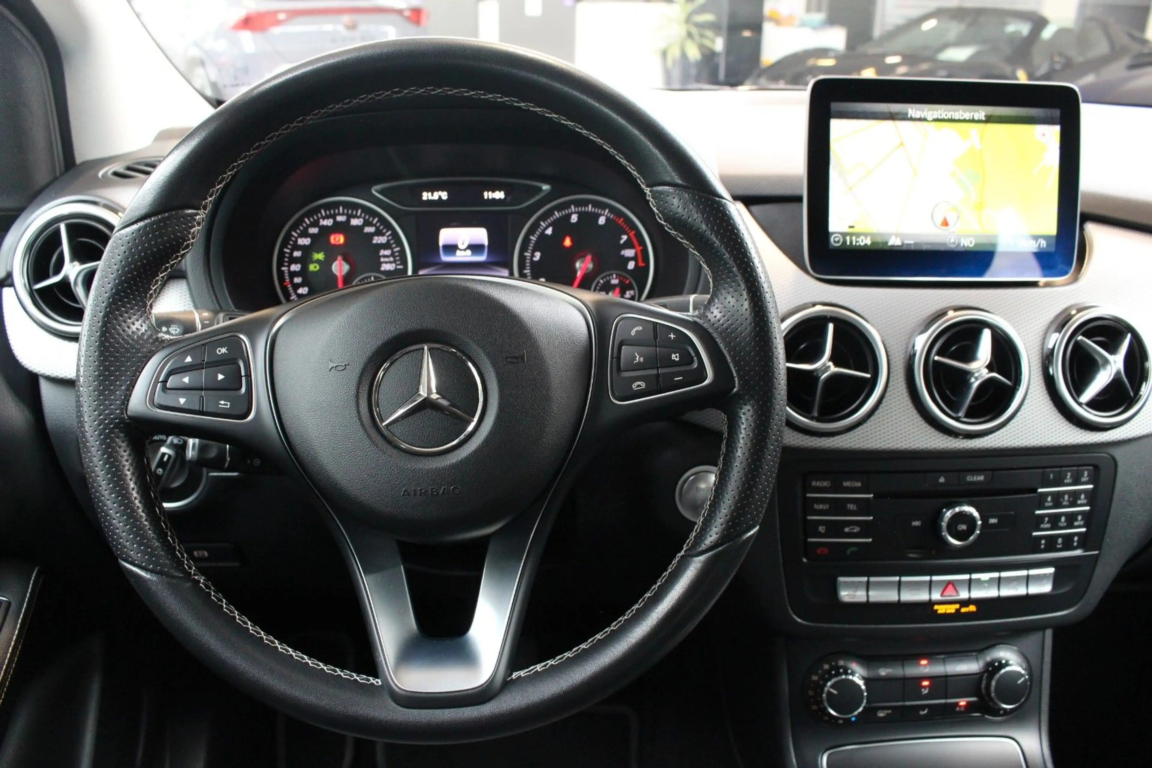 Mercedes-Benz B 220 4Matic+Cam+AHK+PDC+SHZ+CarPlay+Navi+ — photo 13