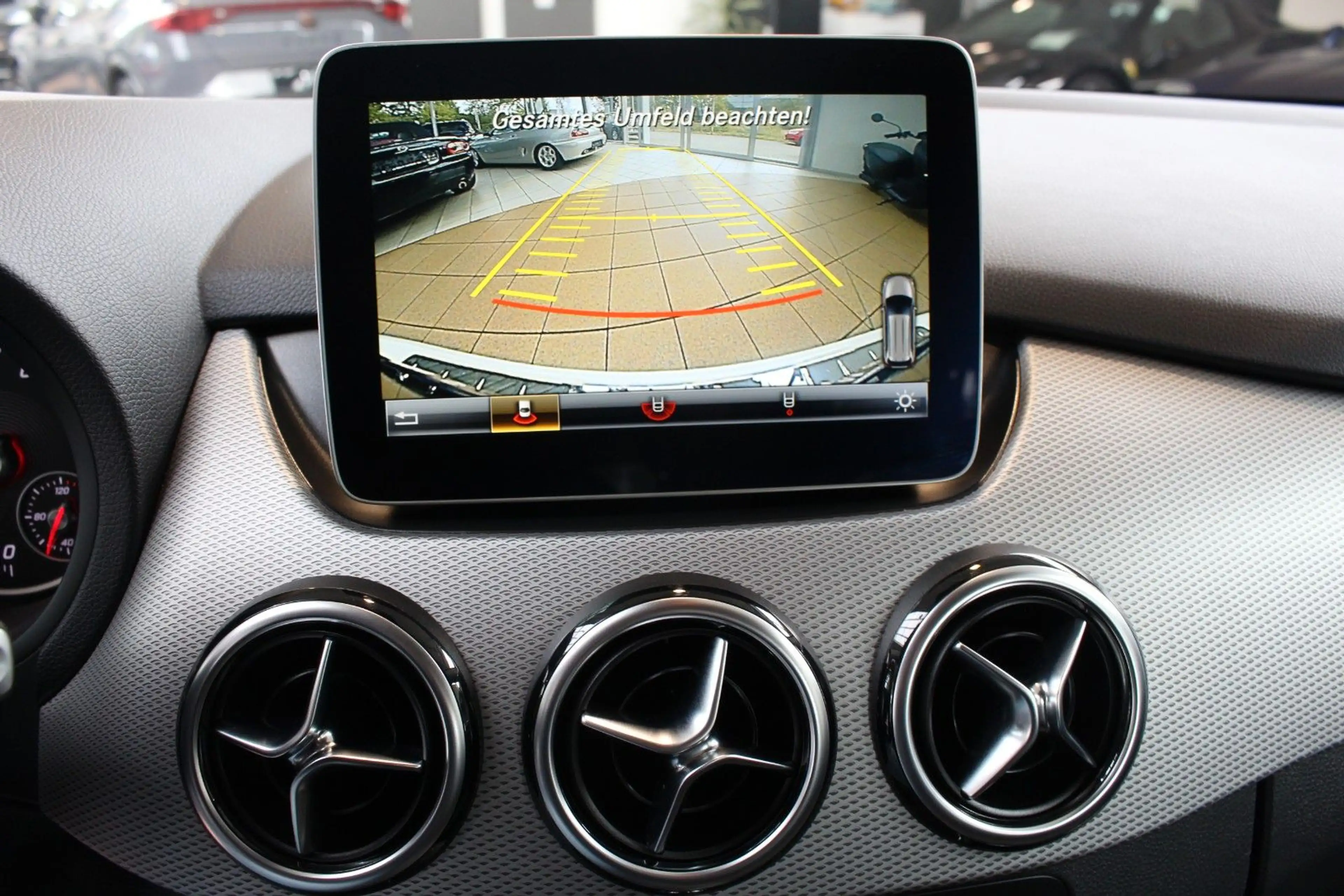 Mercedes-Benz B 220 4Matic+Cam+AHK+PDC+SHZ+CarPlay+Navi+ — photo 14