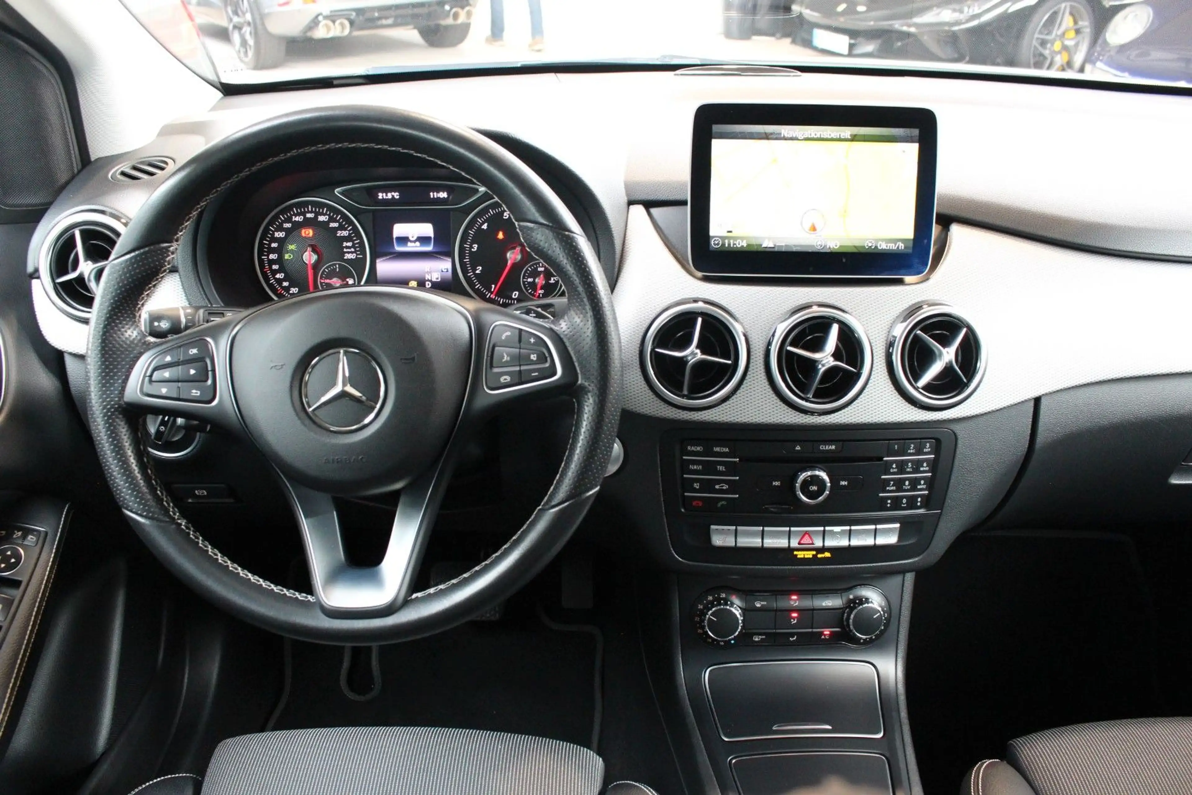 Mercedes-Benz B 220 4Matic+Cam+AHK+PDC+SHZ+CarPlay+Navi+ — photo 12