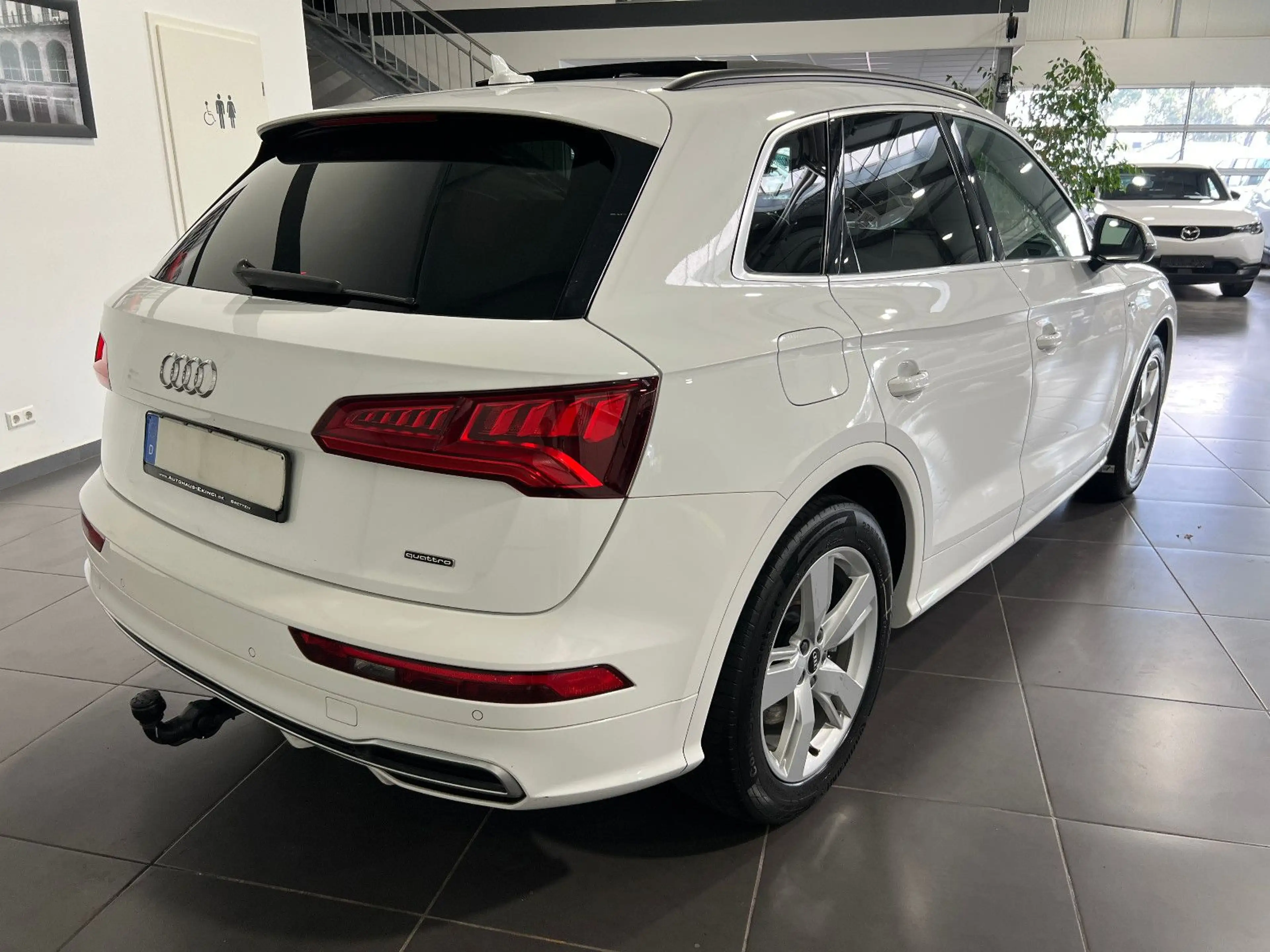 Audi Q5 50 TFSI e quattro Automatik **Navi*Pano*AHK** — photo 7