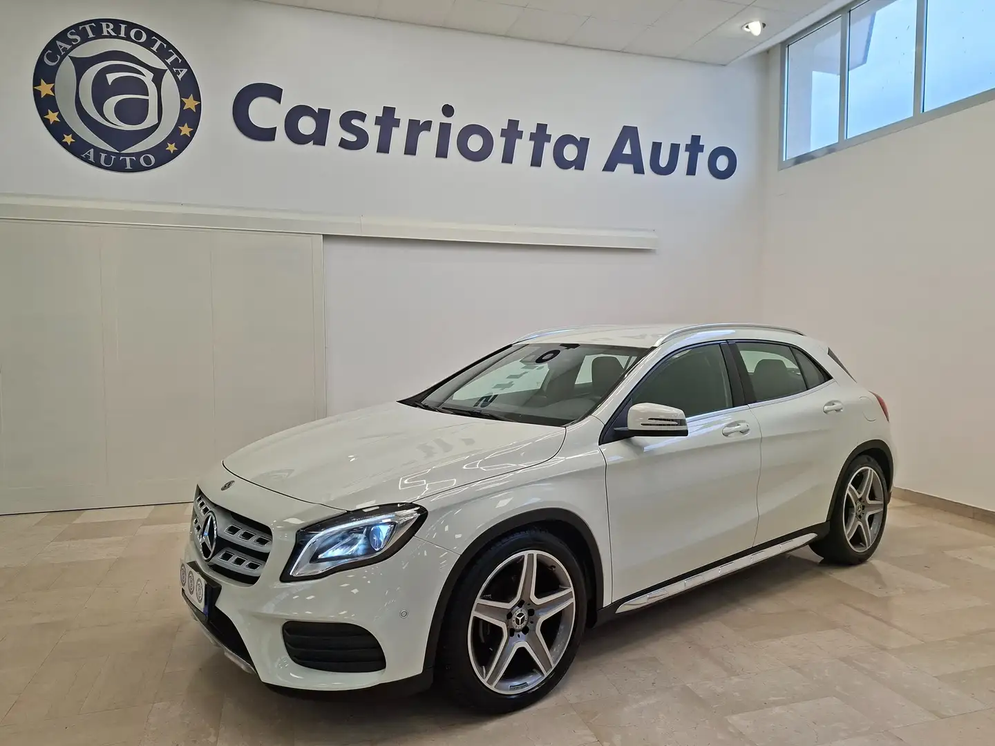 Mercedes-Benz GLA 200 d Premium AMG automatica NAVI e LED  !!! Bianco - 1