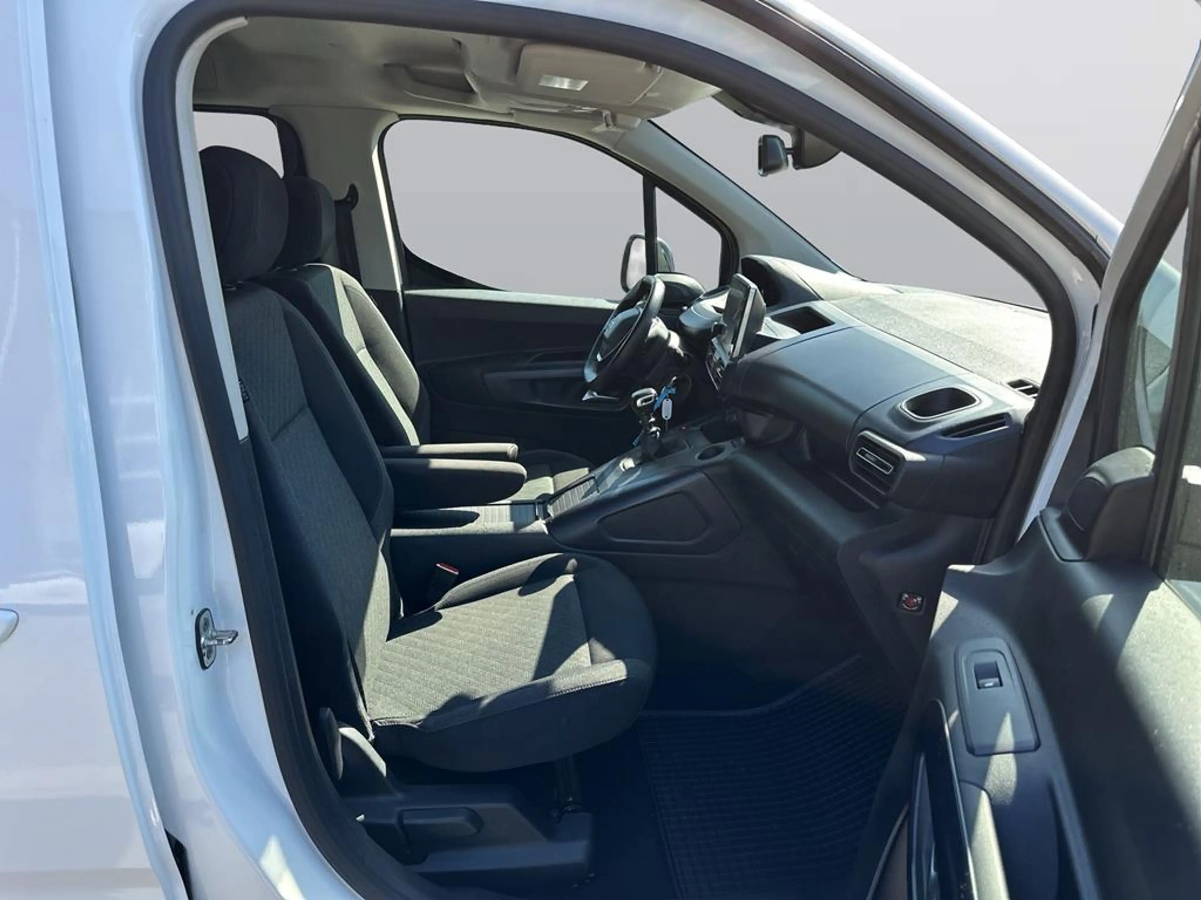 Peugeot Rifter 1.5BlueHDi 100 Allure Pack L1 S&amp — photo 13