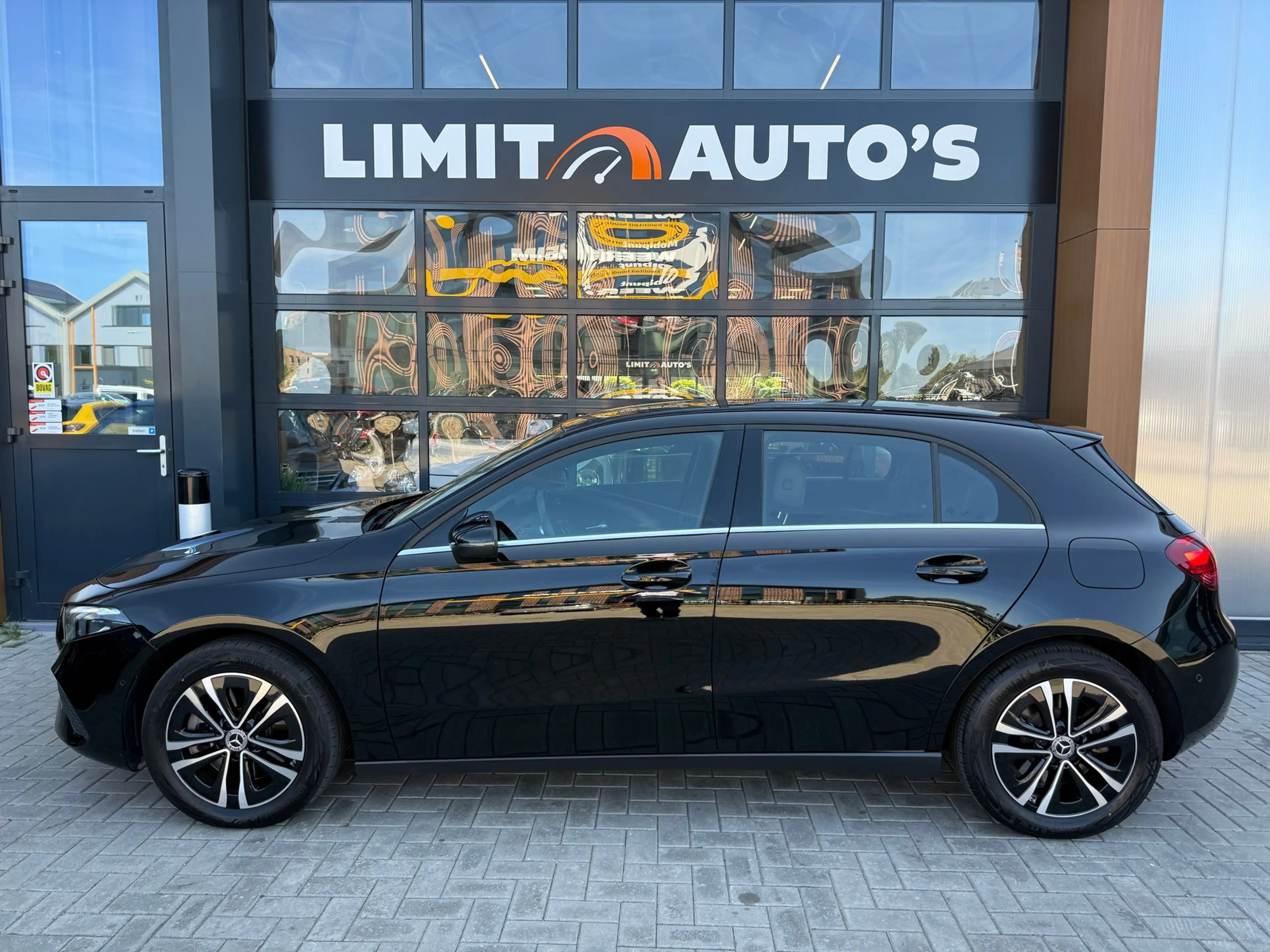 Mercedes-Benz A 250 e AMG Line — photo 6