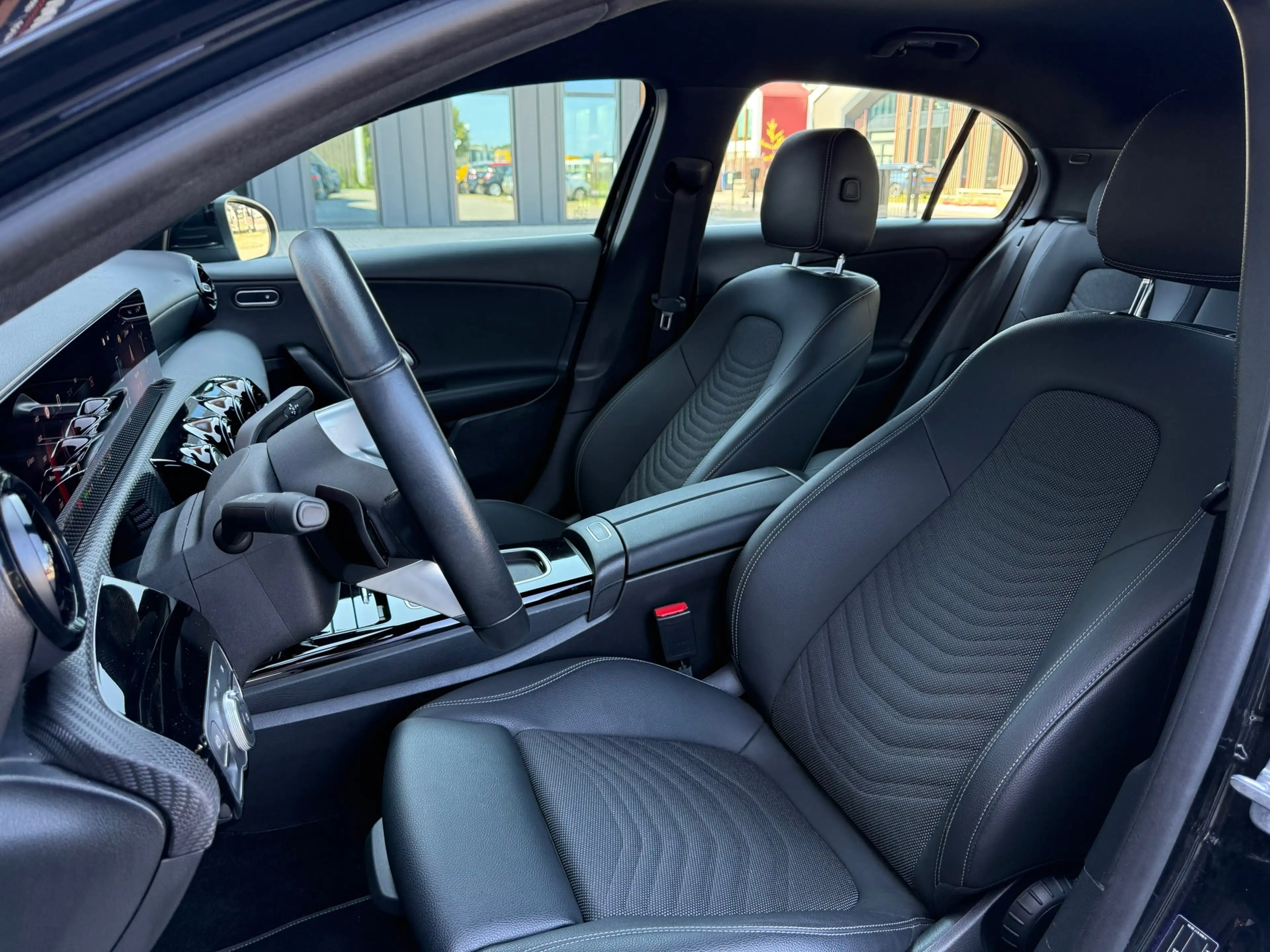 Mercedes-Benz A 250 e AMG Line — photo 11