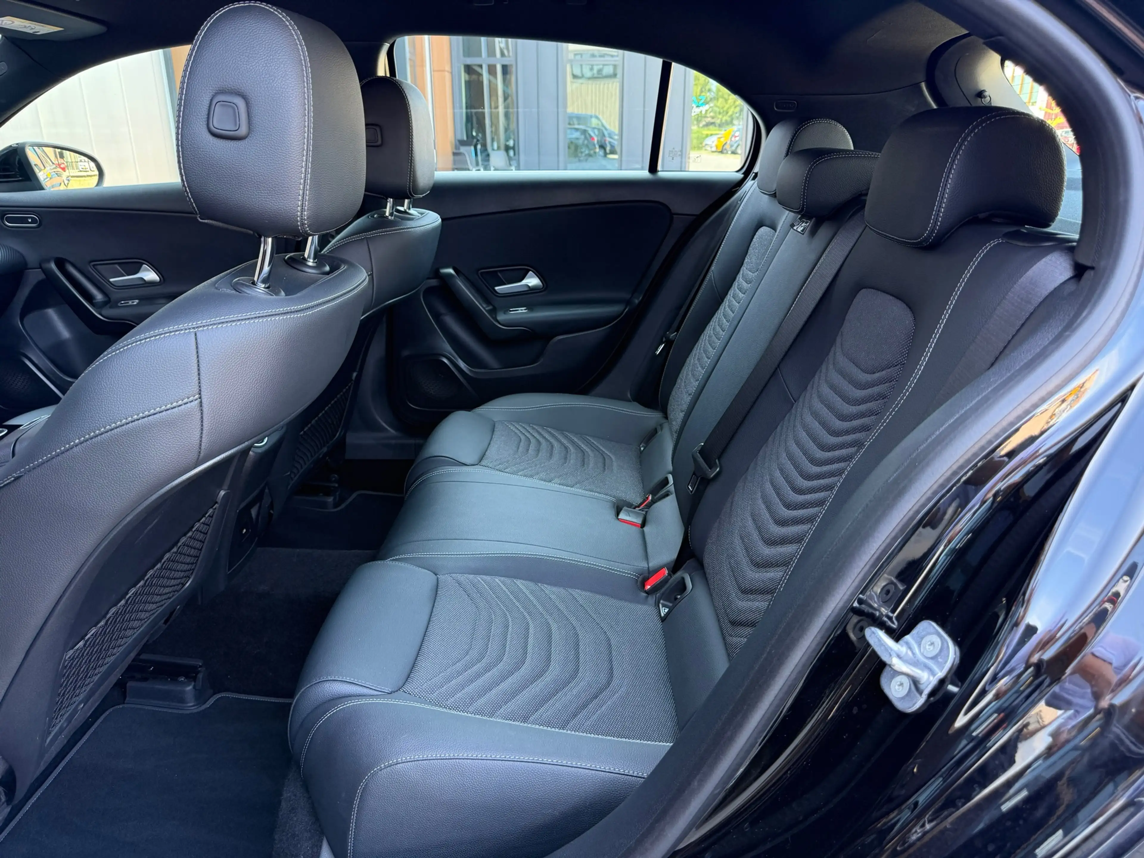 Mercedes-Benz A 250 e AMG Line — photo 12